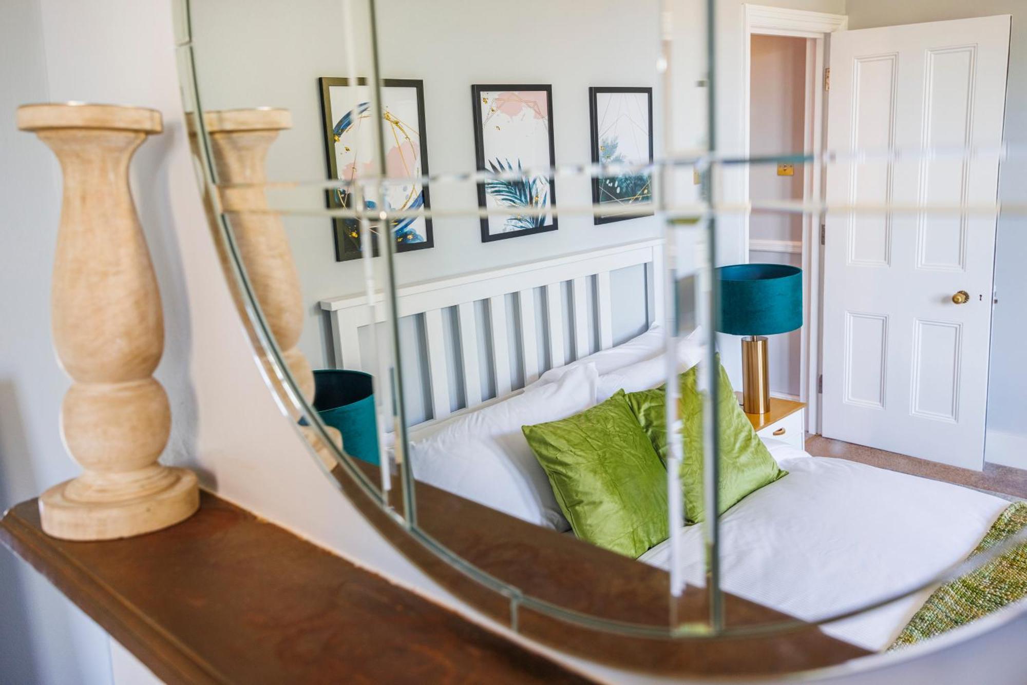 Casa de férias 6 Bedroom House By Av Acton Sleeps 11 Free Parking Londres