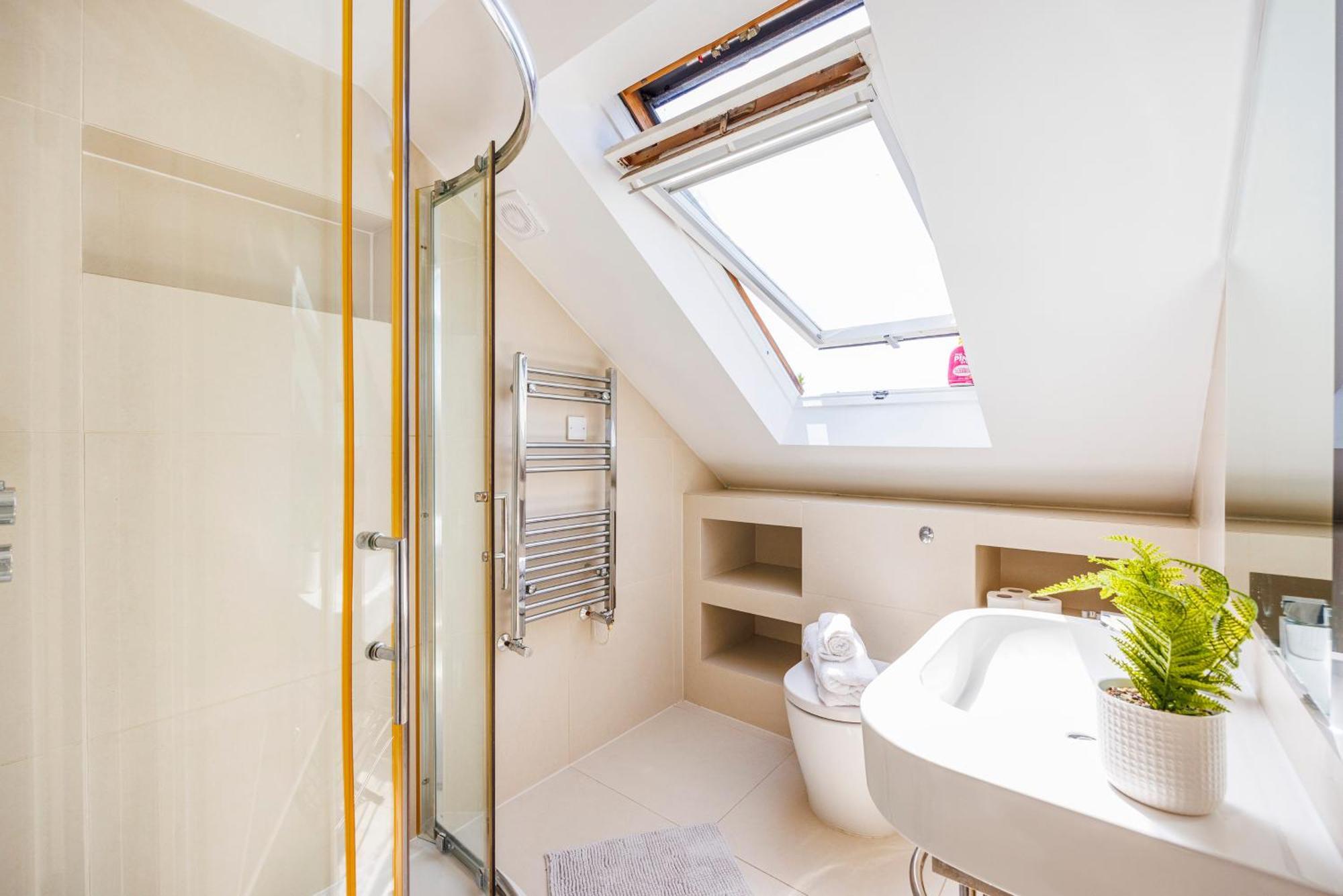 Casa de férias 6 Bedroom House By Av Acton Sleeps 11 Free Parking Londres