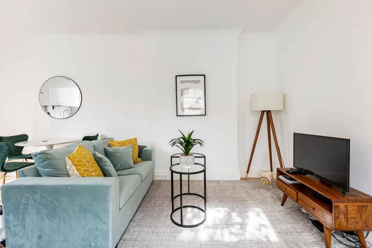 Apartment Stylish One Bedroom In Greater