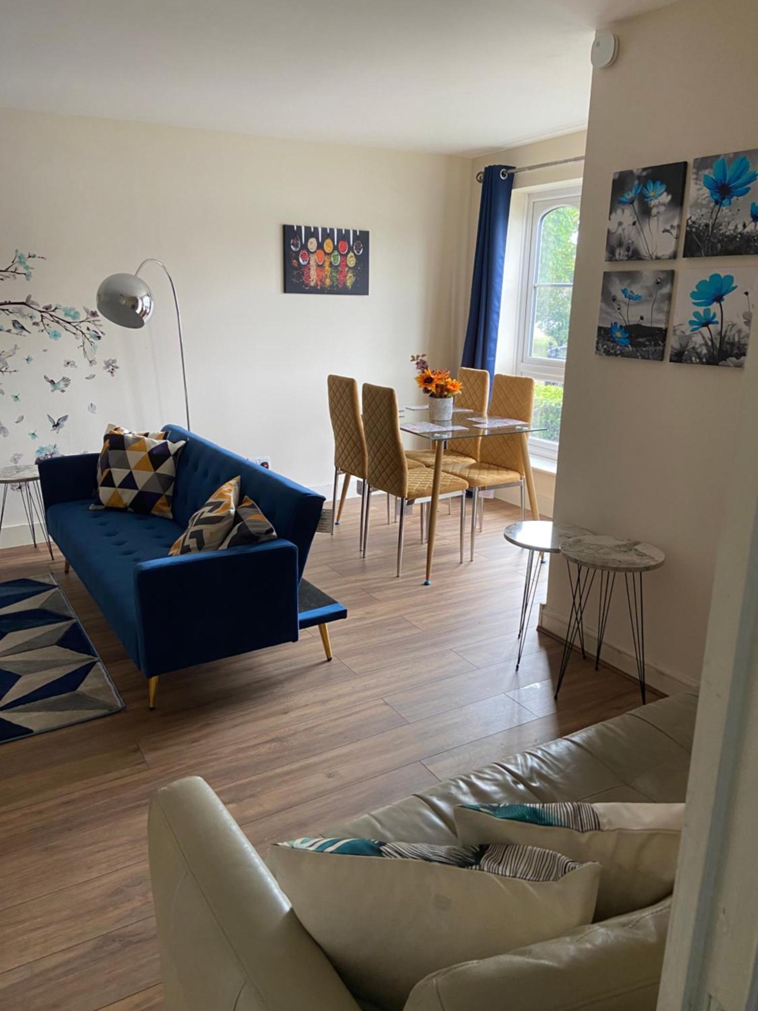Apartamento Waterfront Canary Lodge: Cozy 2-bed With Wi-fi & Parking Londres