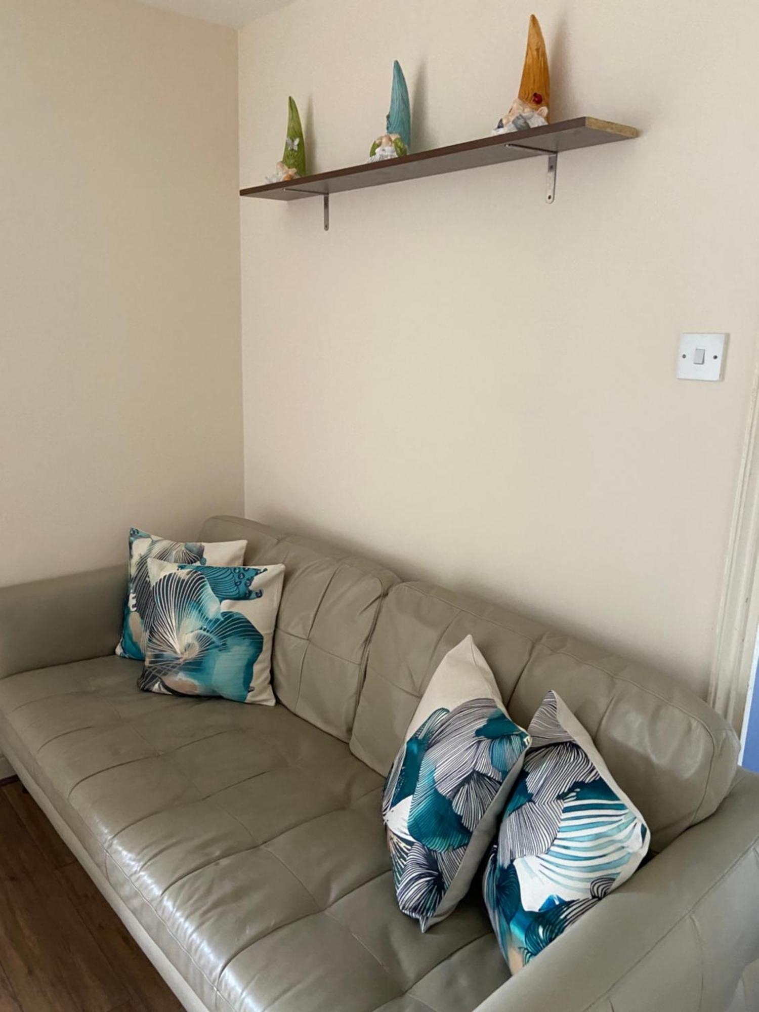 Apartamento Waterfront Canary Lodge: Cozy 2-bed With Wi-fi & Parking