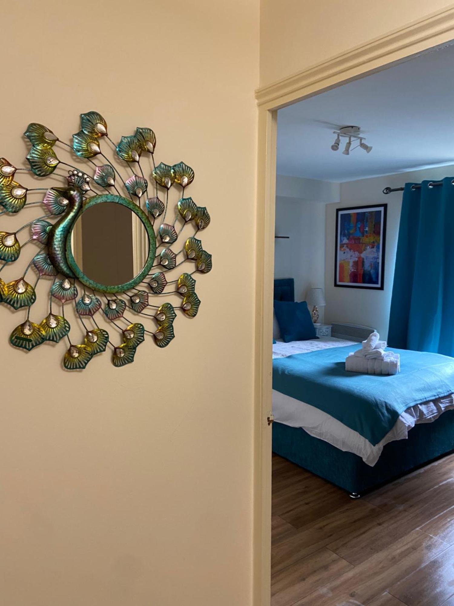 Apartamento Waterfront Canary Lodge: Cozy 2-bed With Wi-fi & Parking *