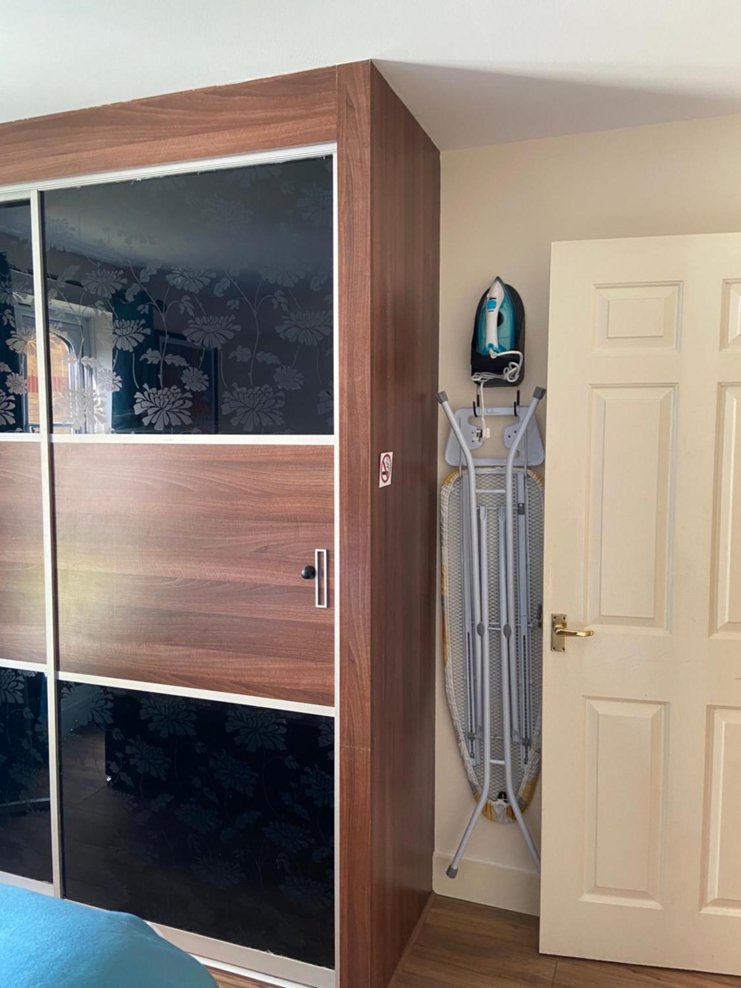 Apartamento Waterfront Canary Lodge: Cozy 2-bed With Wi-fi & Parking