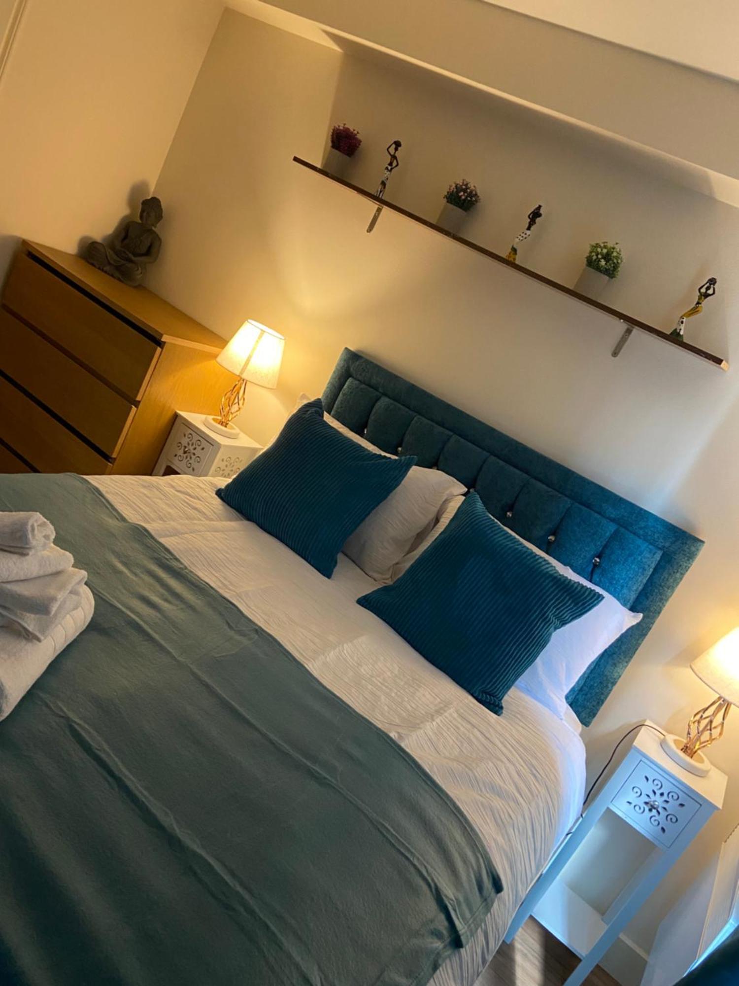 Apartamento Waterfront Canary Lodge: Cozy 2-bed With Wi-fi & Parking Londres