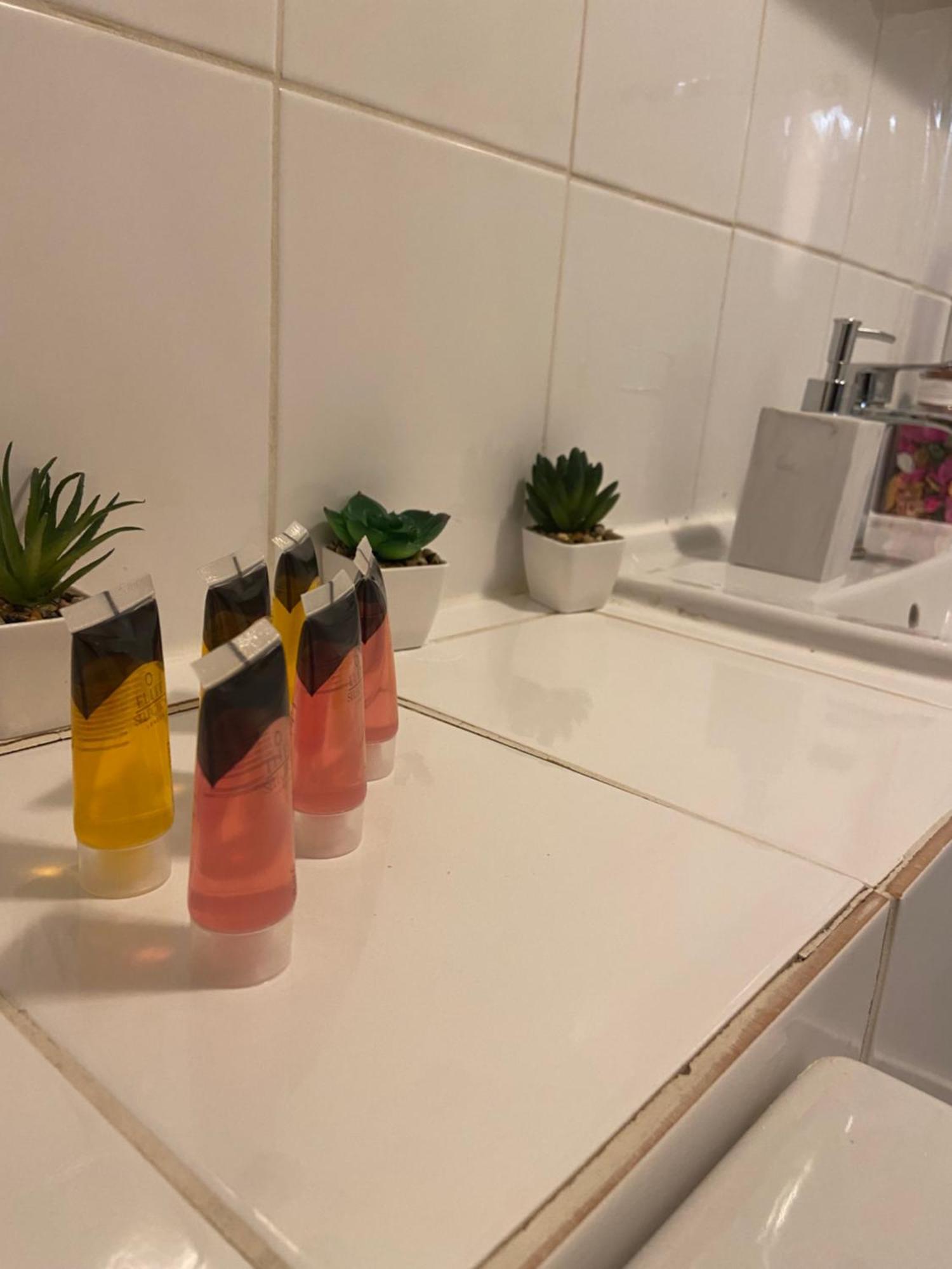 Apartamento Waterfront Canary Lodge: Cozy 2-bed With Wi-fi & Parking Londres