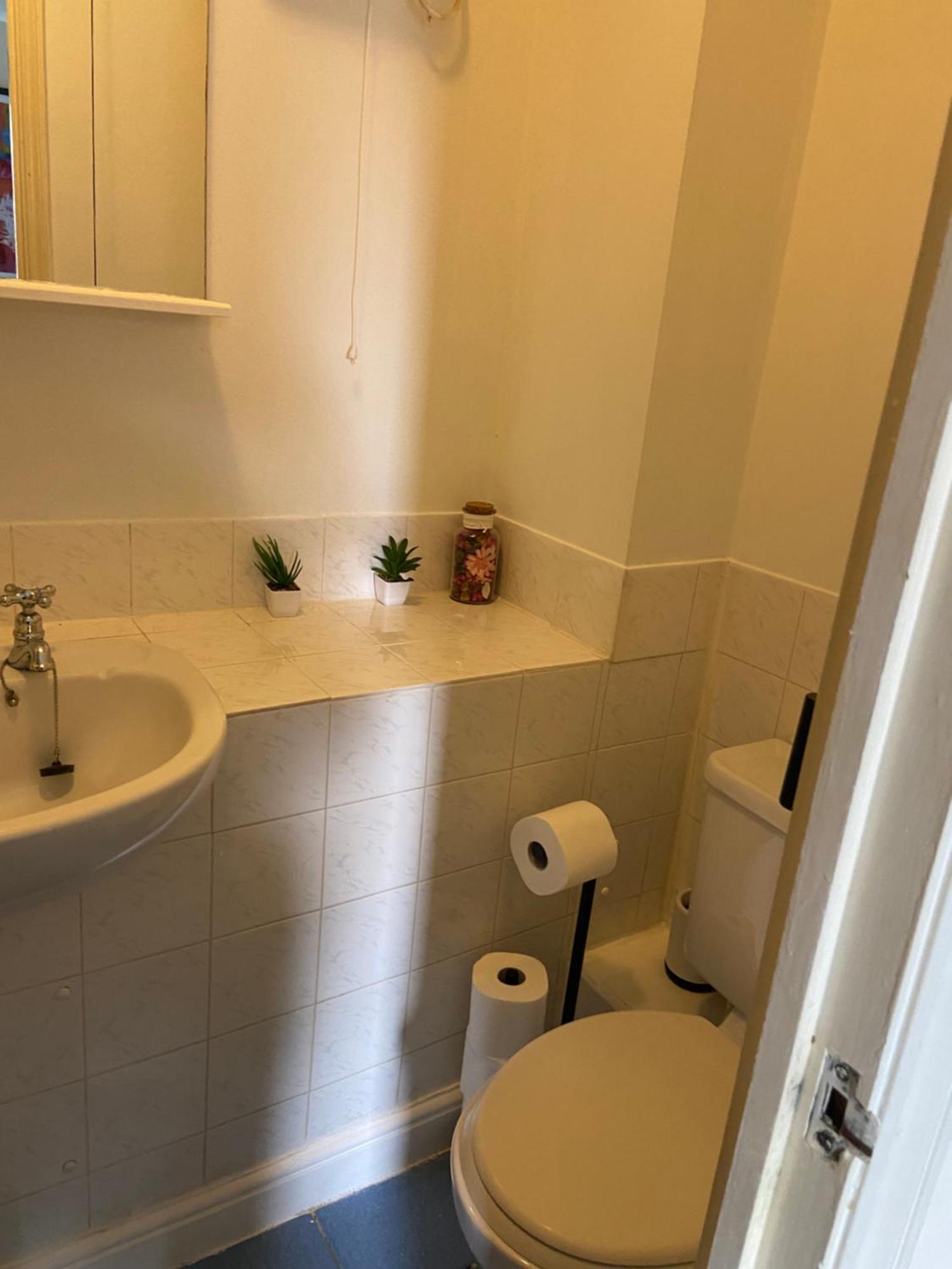 Apartamento Waterfront Canary Lodge: Cozy 2-bed With Wi-fi & Parking Londres
