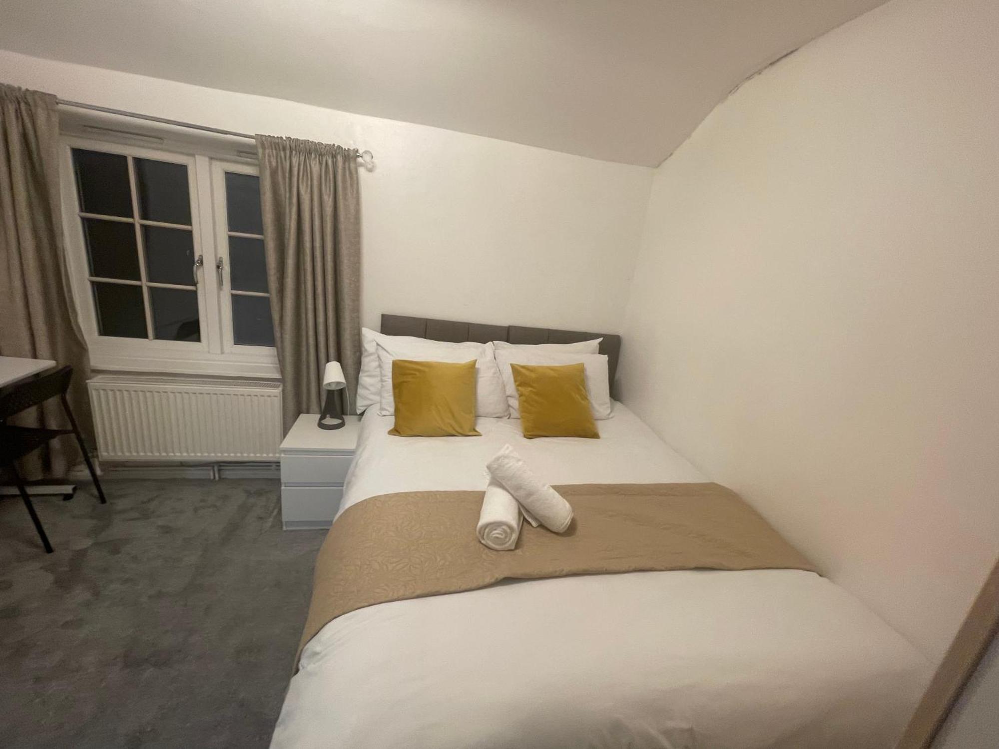 Tooting - Cosy 2 Bedroom House With Garden, 5 Mins Walk To Tube Station