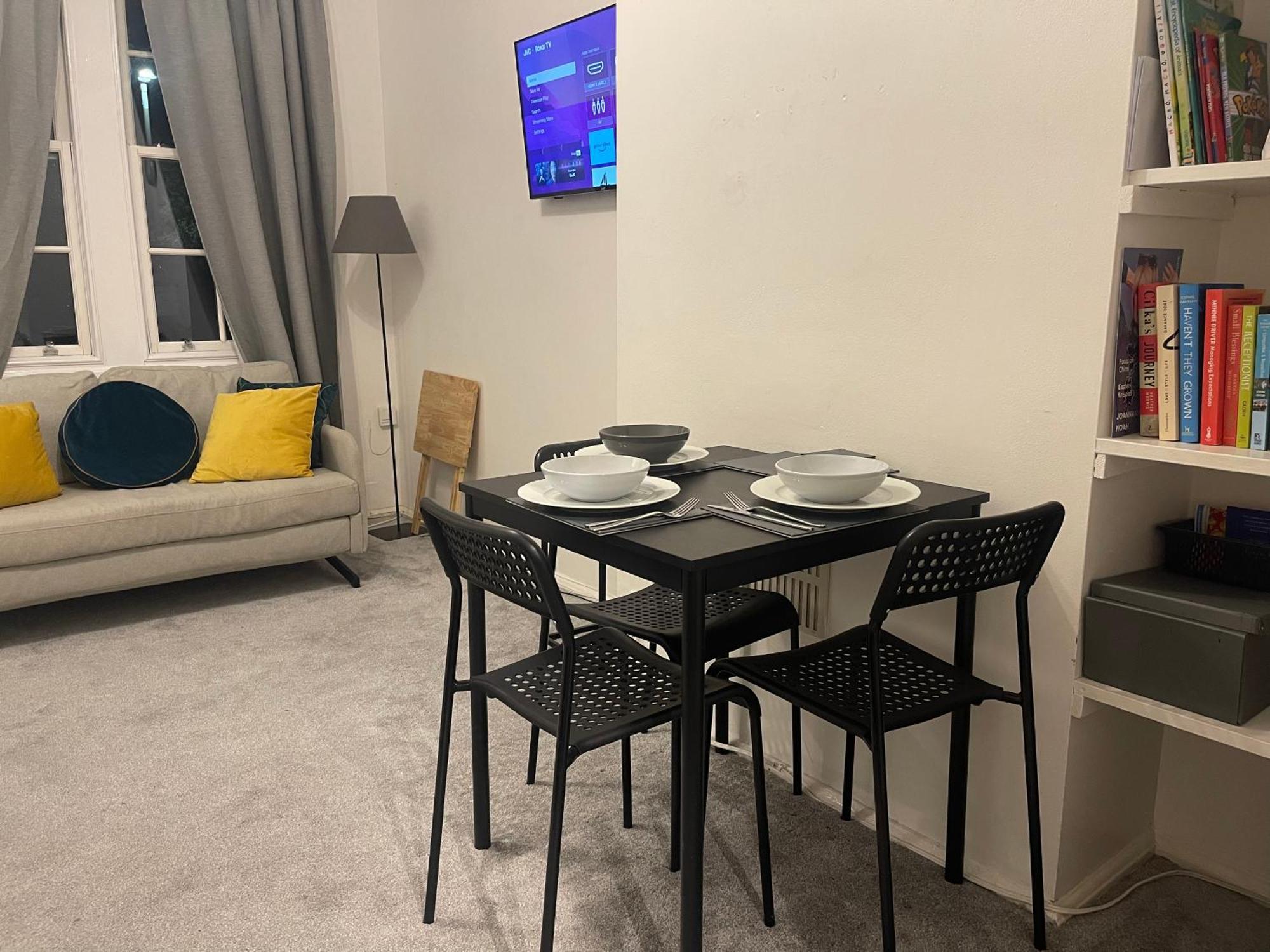 Ferienhaus Tooting - Cosy 2 Bedroom House With Garden, 5 Mins Walk To Tube Station London