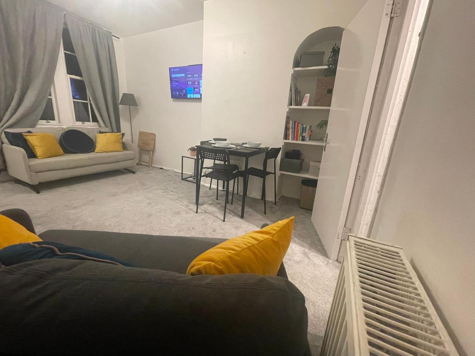 Ferienhaus Tooting - Cosy 2 Bedroom House With Garden, 5 Mins Walk To Tube Station London
