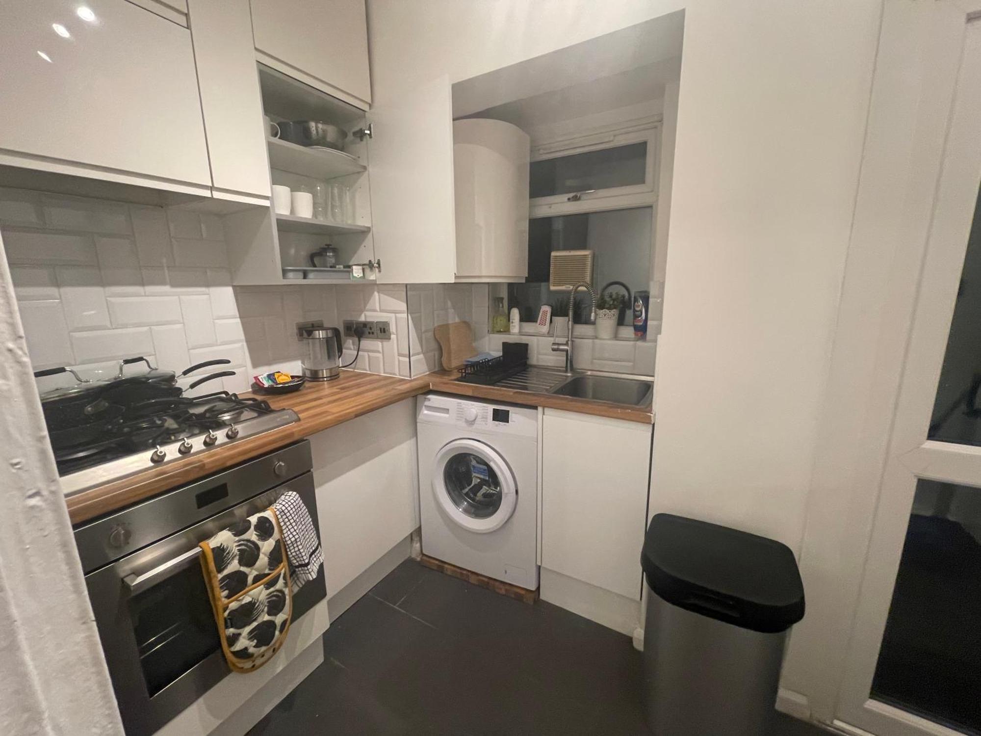 Ferienhaus Tooting - Cosy 2 Bedroom House With Garden, 5 Mins Walk To Tube Station