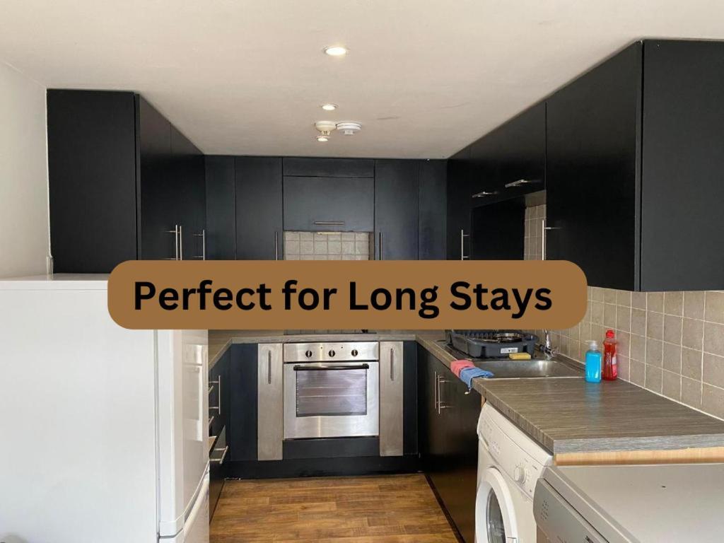 Apartment 25 Percent Off Monthly 2bed Serviced Business & Family Guests Free Wifi & Netflix Sleeps 4!