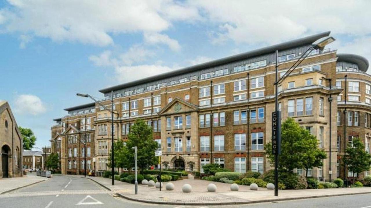 Apartment 25 Percent Off Monthly 2bed Serviced Business & Family Guests Free Wifi & Netflix Sleeps 4! *