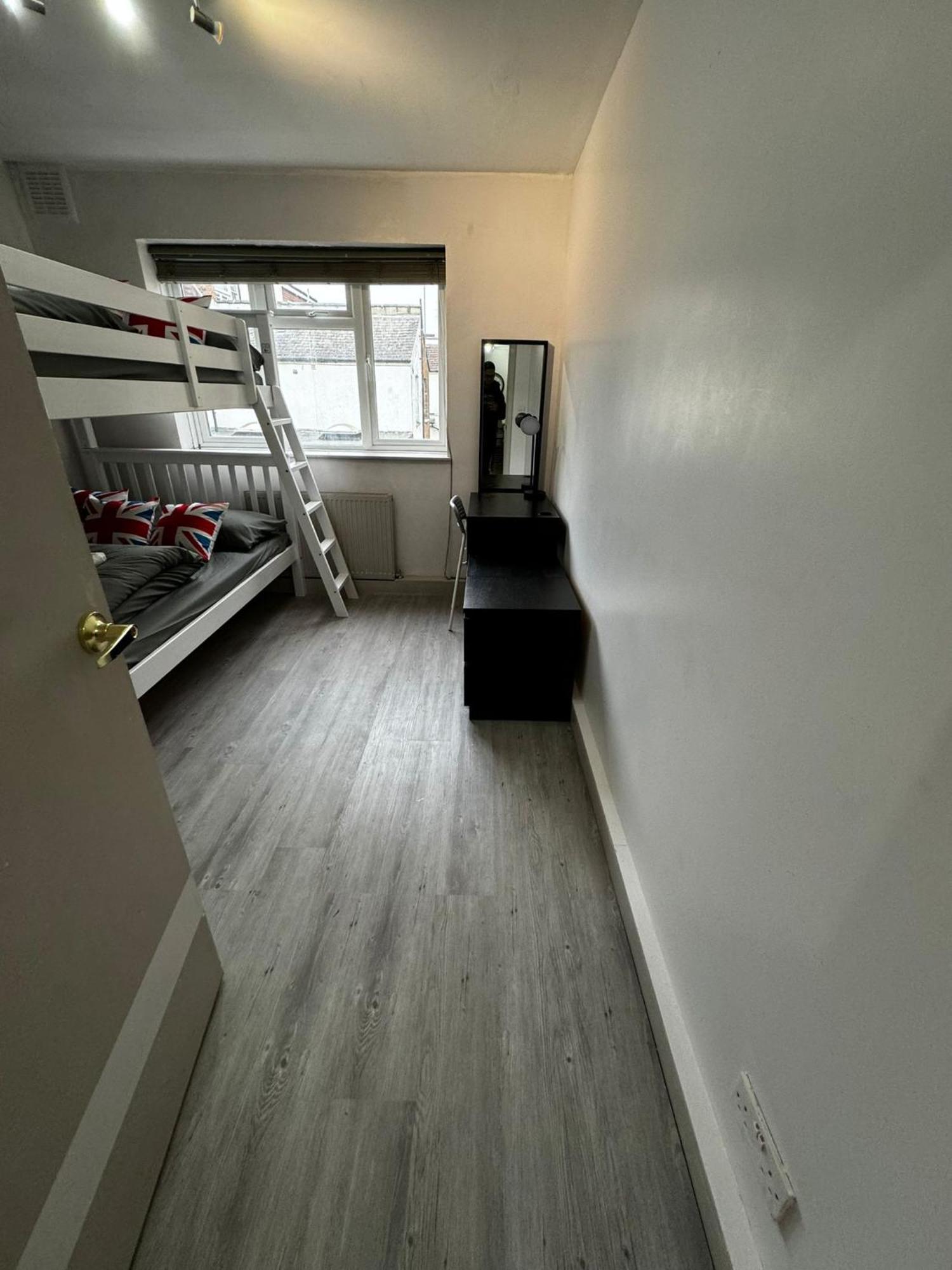 Guest house At 173 *