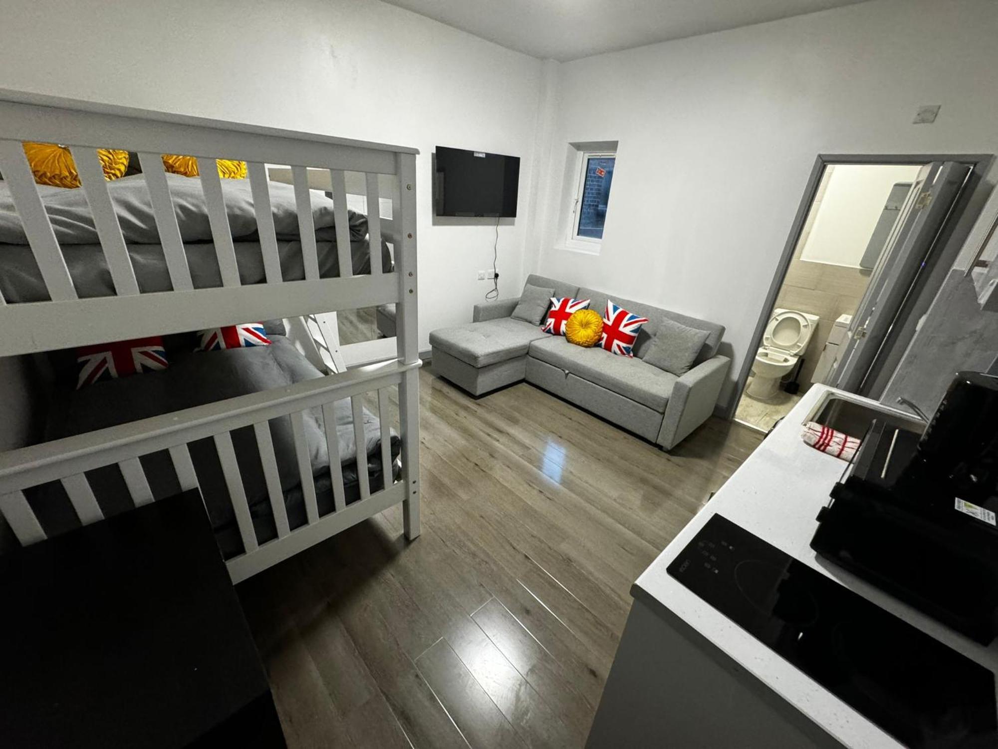 Guest house At 173