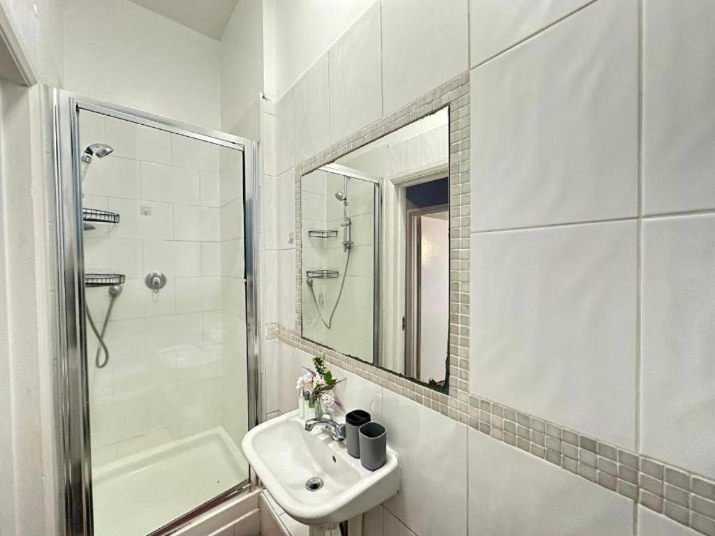 Apartment Three Bedroom Near Mayfair London