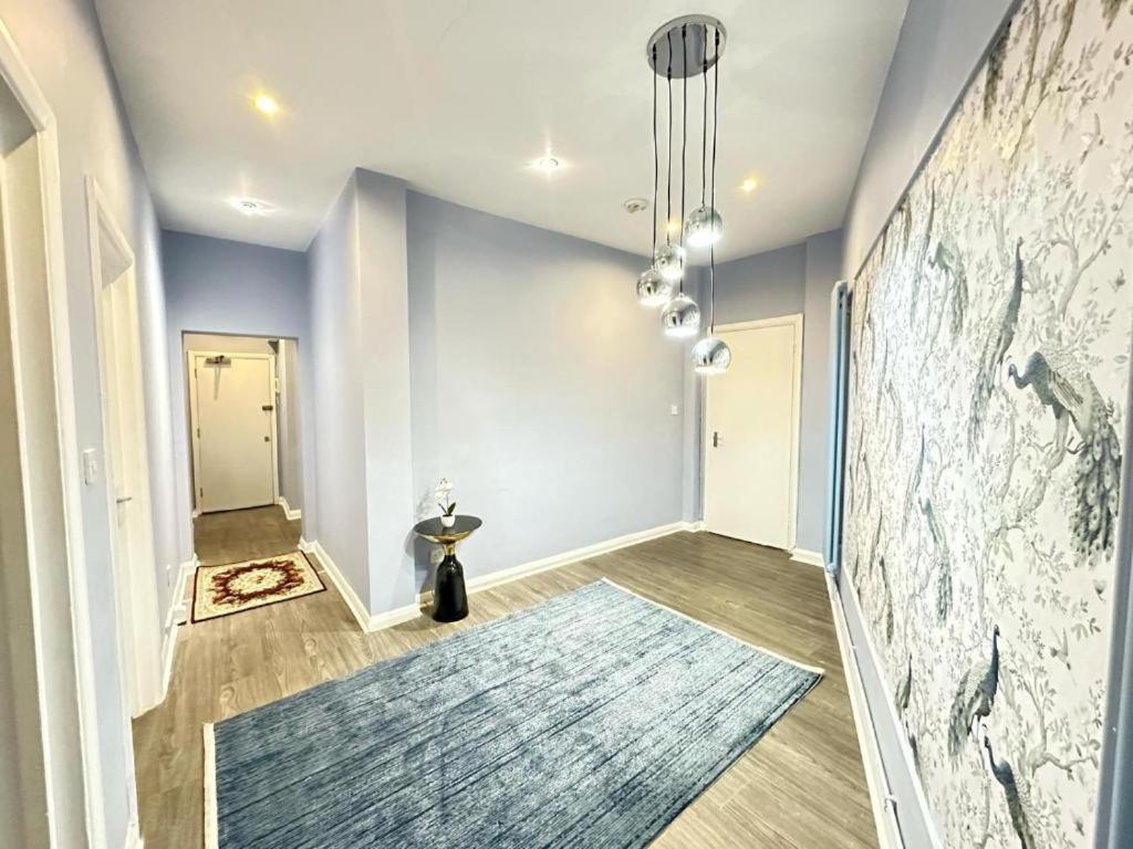 Apartment Three Bedroom Near Mayfair London