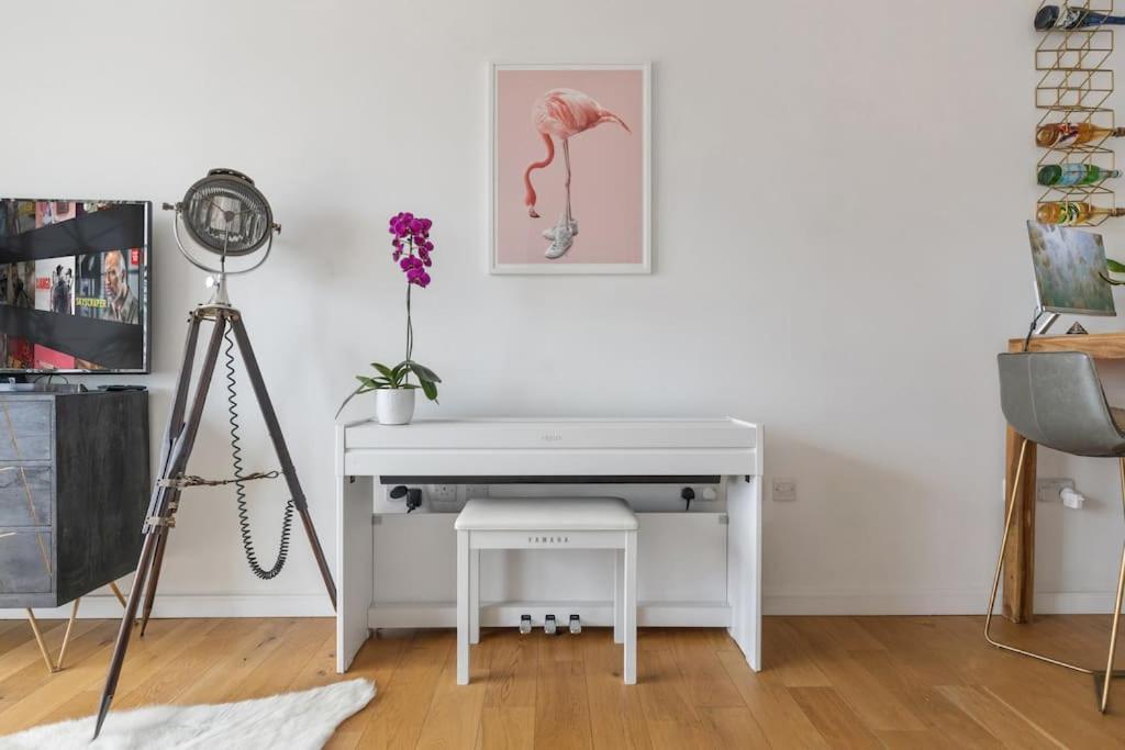 Modern New 1-bedroom Stunning Views London