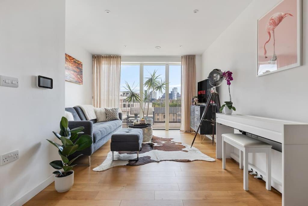 Modern New 1-bedroom Stunning Views London