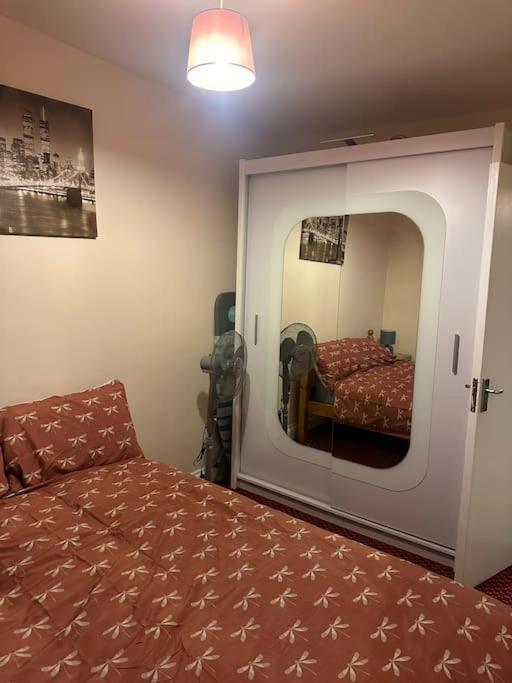 Apartment Lovely Woodford One Bedroom *