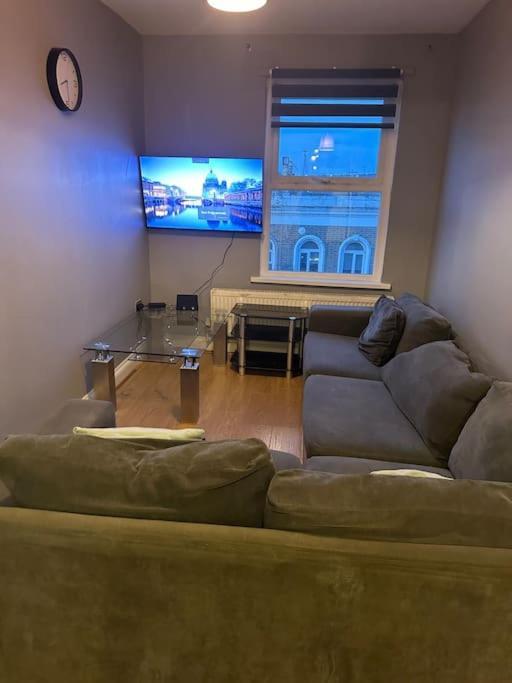 Apartment Lovely Woodford One Bedroom London