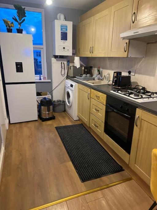 Lovely Woodford One Bedroom London