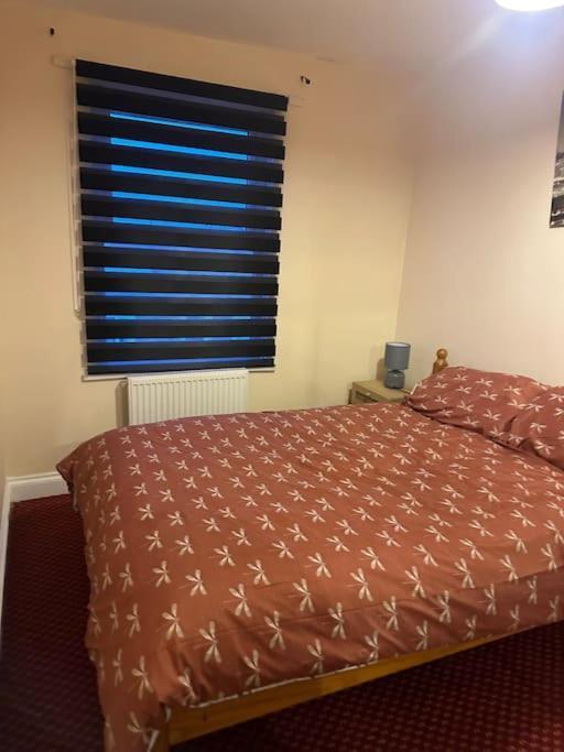 Apartment Lovely Woodford One Bedroom *