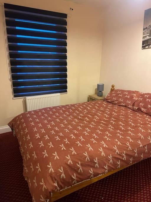 Apartment Lovely Woodford One Bedroom