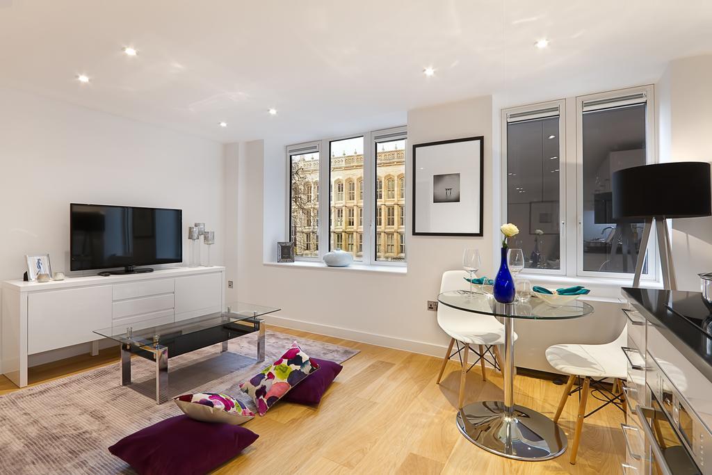Fetter Lane Apartment *
