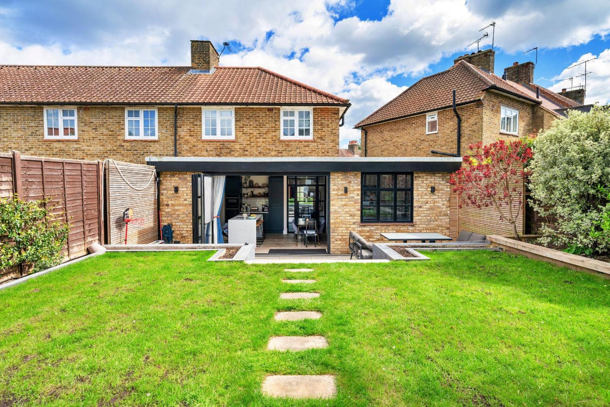 Finest Retreats - The Secret Garden, Nr Wimbledon London