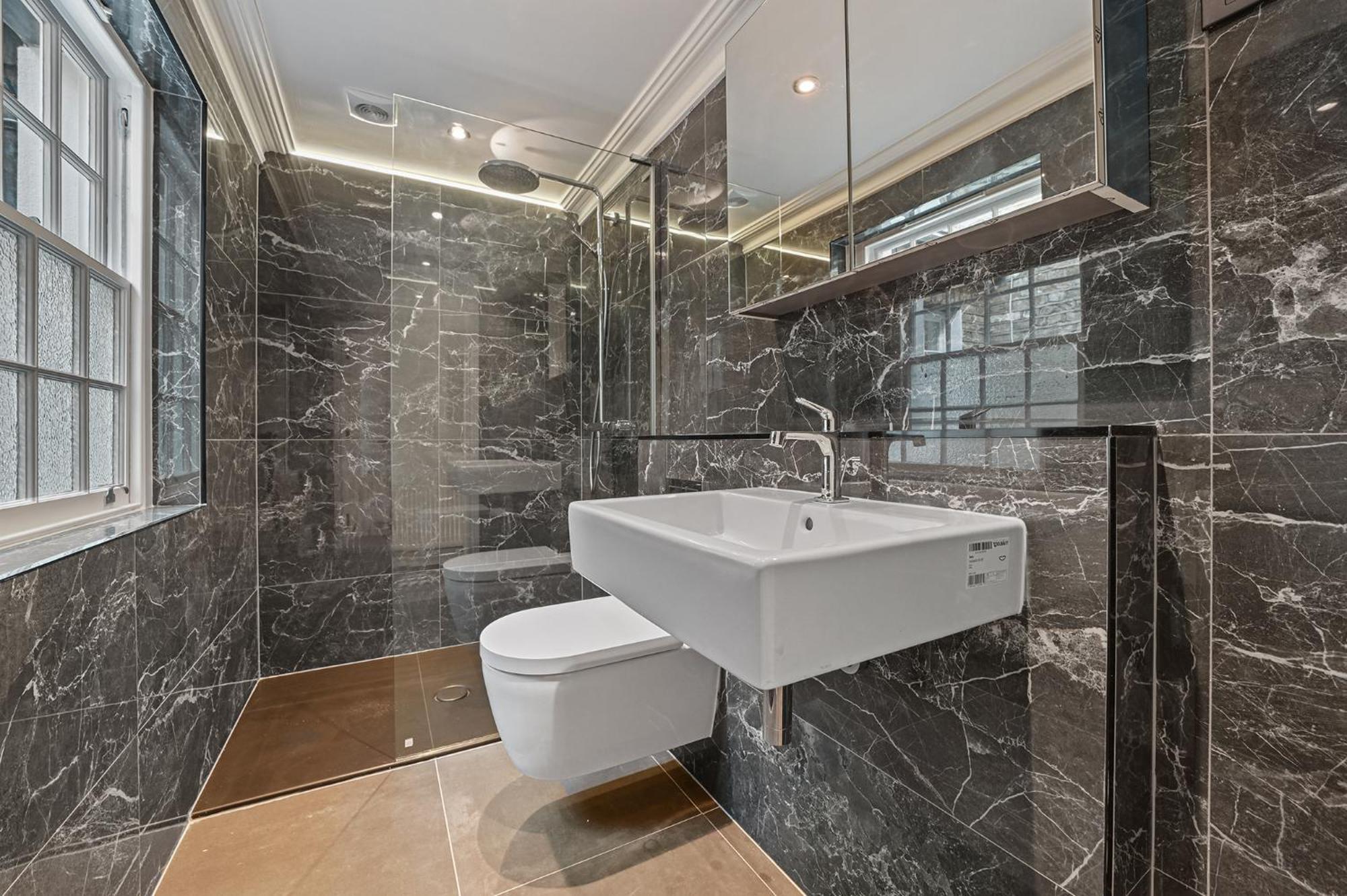 Knightsbridge 3 Bedroom 1 Minute Harrods London