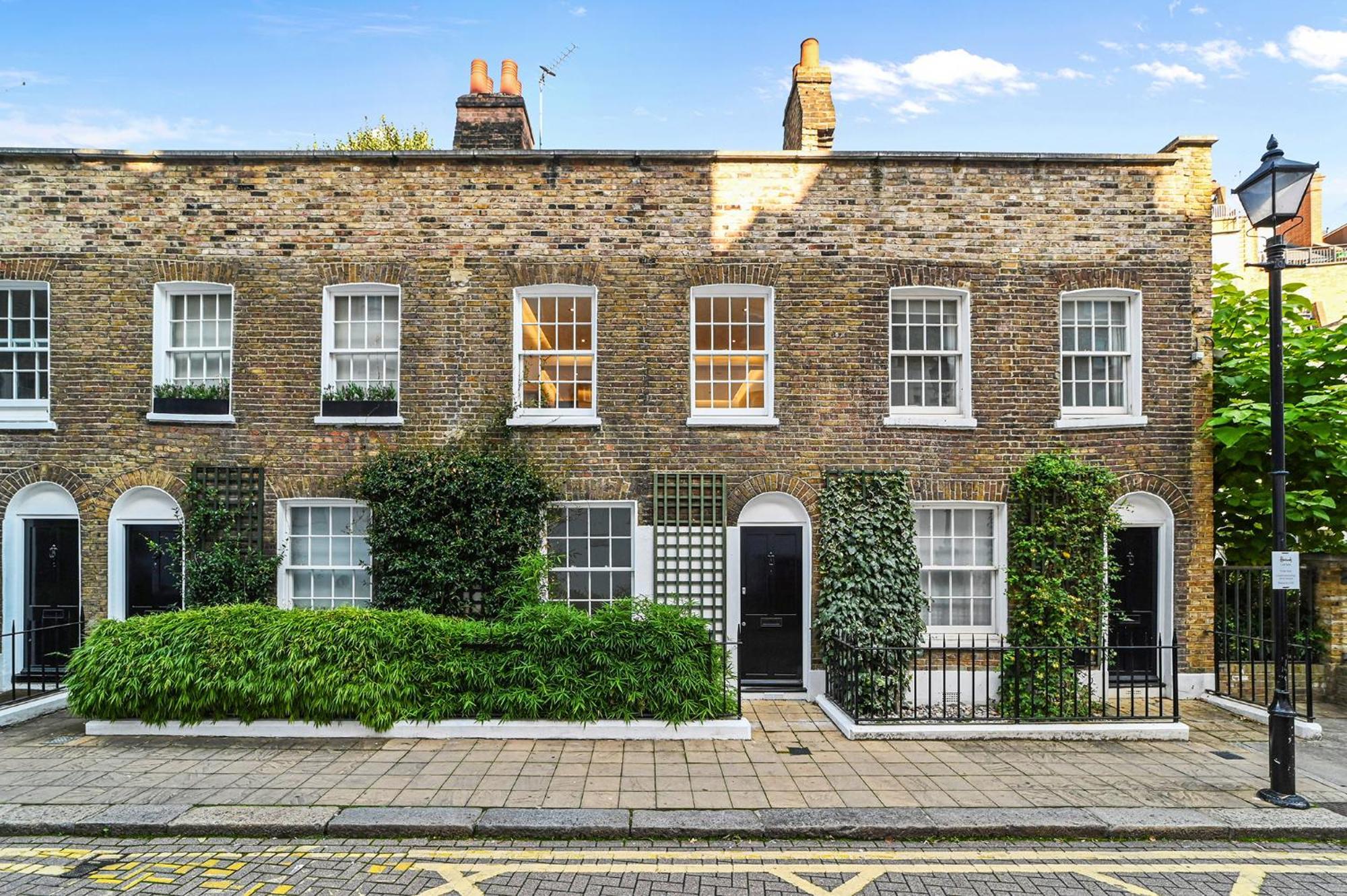 Knightsbridge 3 Bedroom 1 Minute Harrods
