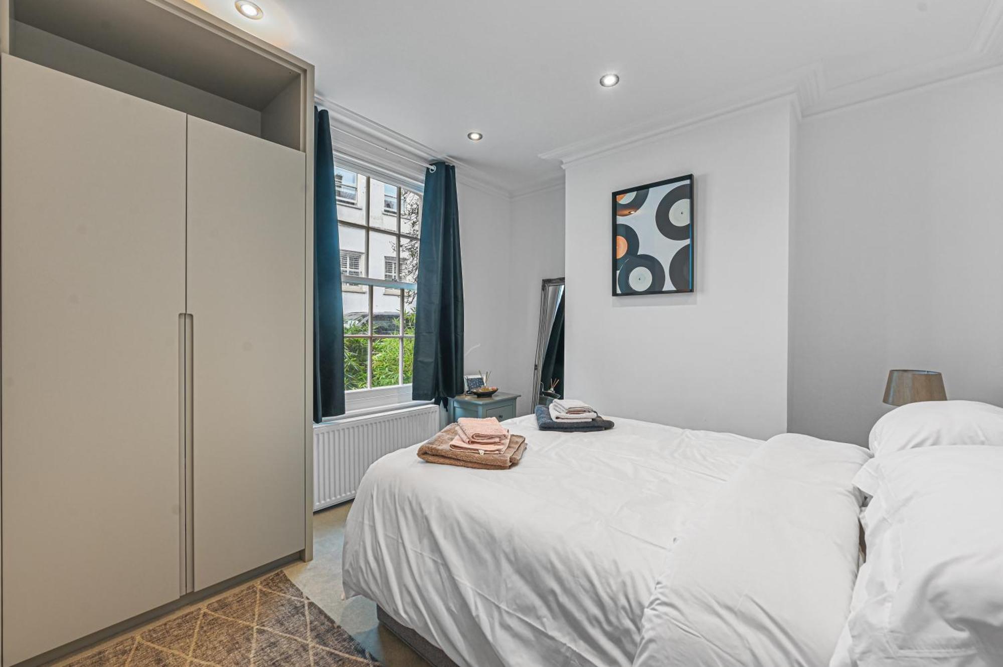 Knightsbridge 3 Bedroom 1 Minute Harrods London