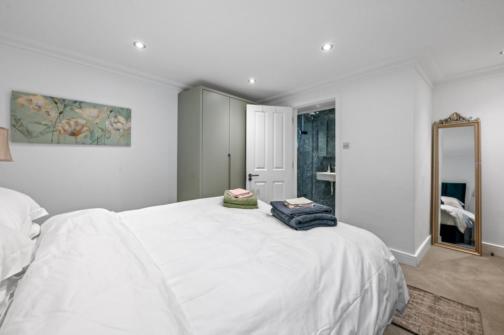 Knightsbridge 3 Bedroom 1 Minute Harrods