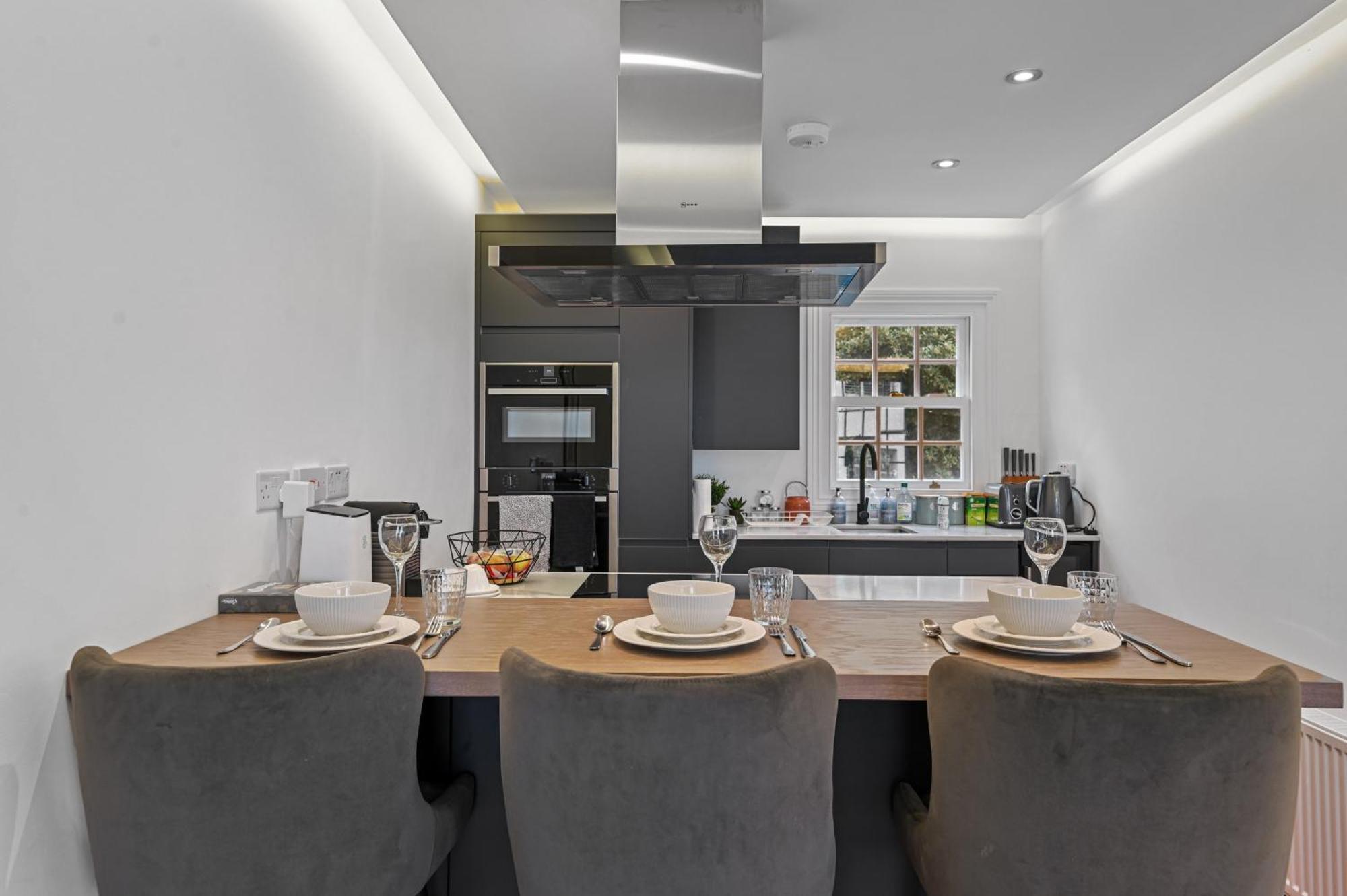 Holiday home Knightsbridge 3 Bedroom 1 Minute Harrods