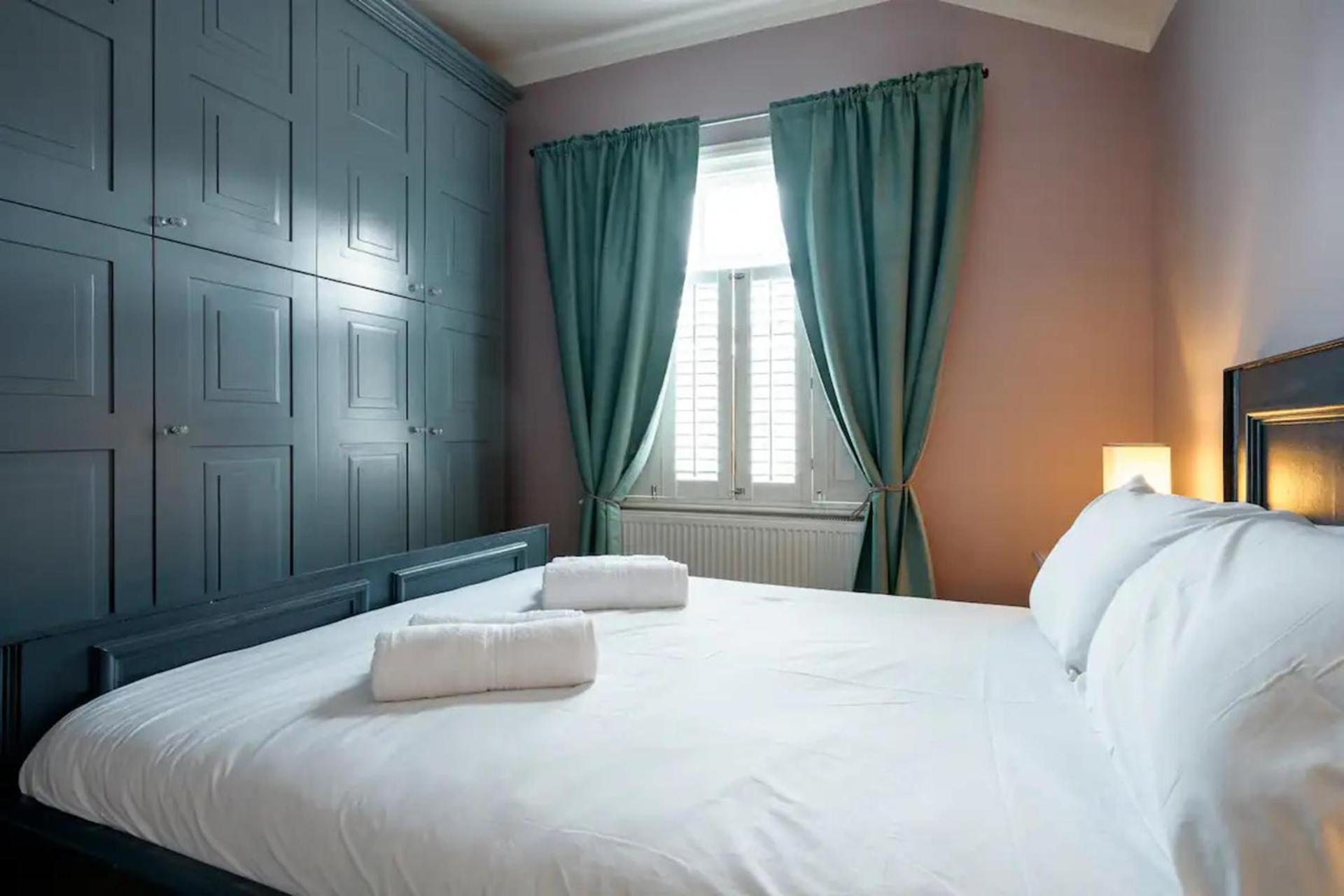 Holiday home Immaculate 4-bed House In London