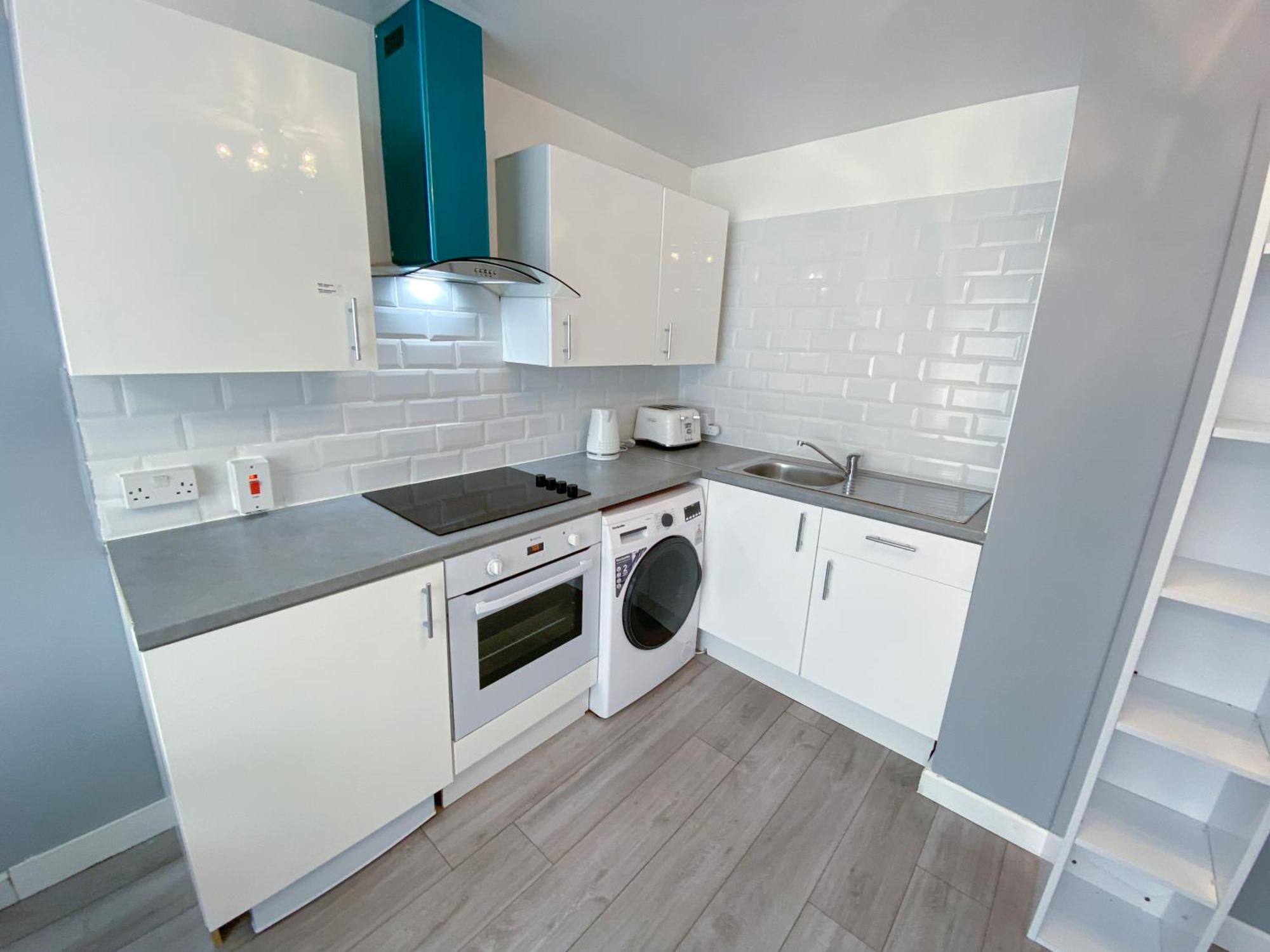 2 Bedroom Flat, Dalston Junction,
