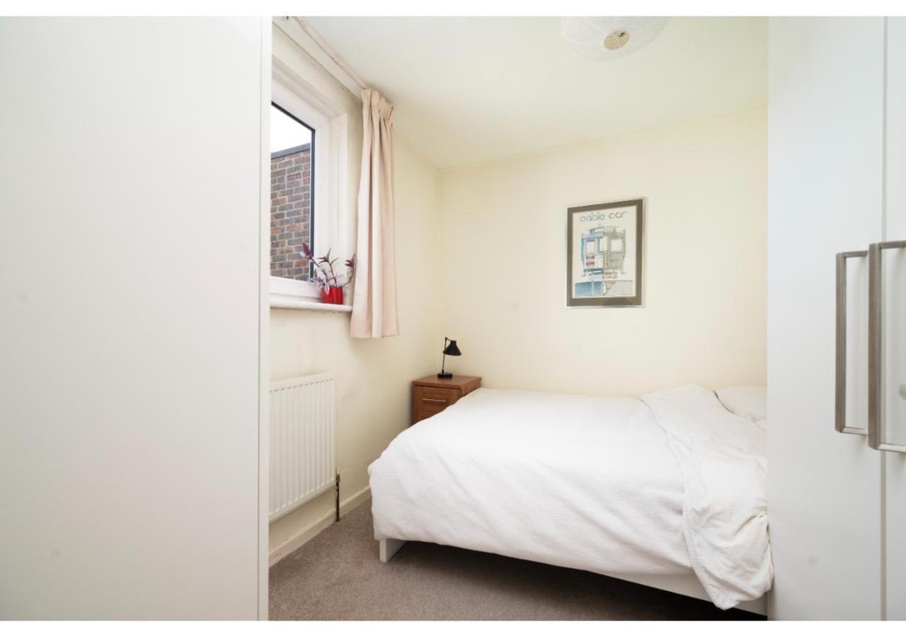 Holiday home Chic 3-br Welll Located In Islington *