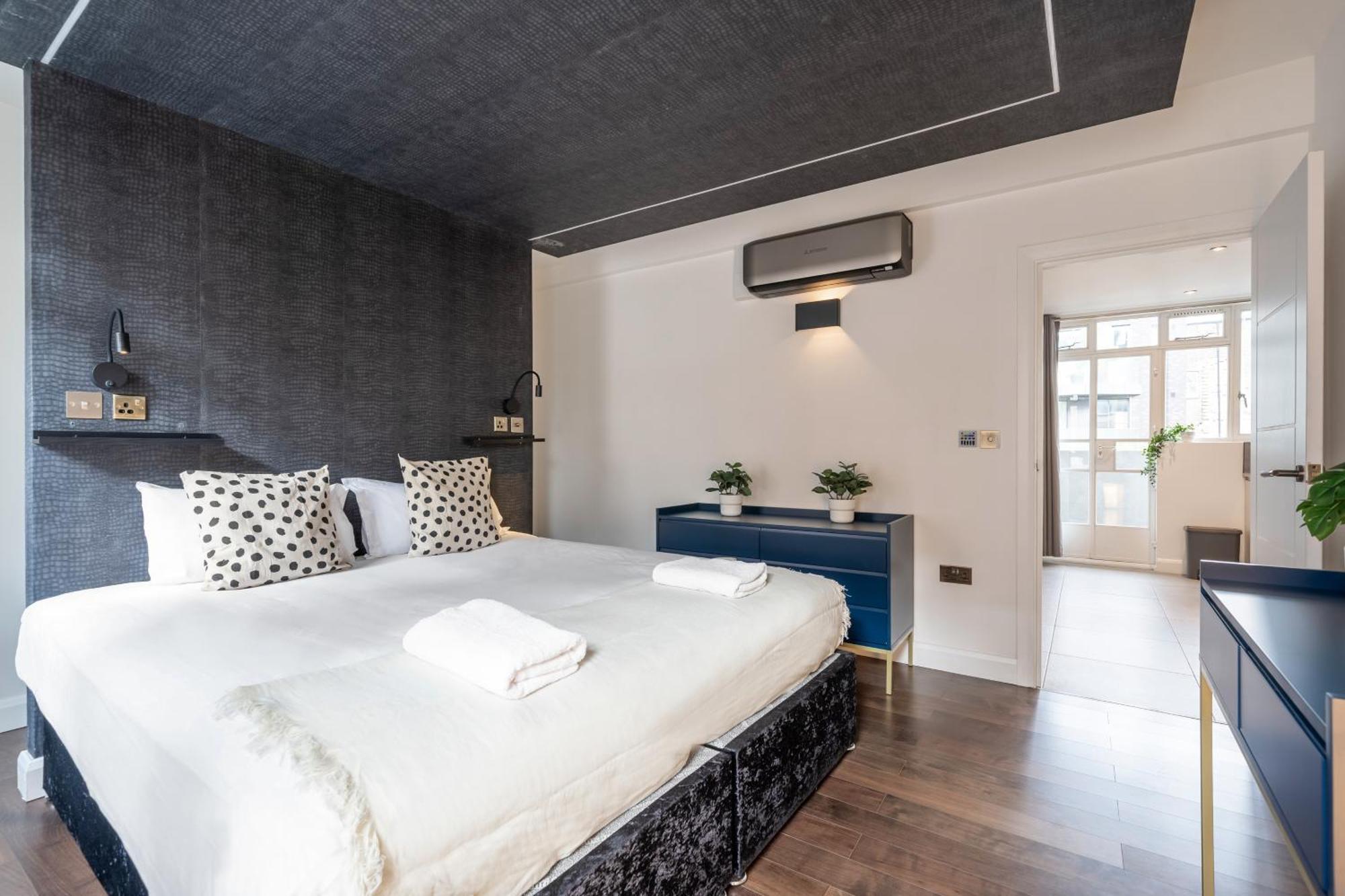Apartment At Whitfield Street *