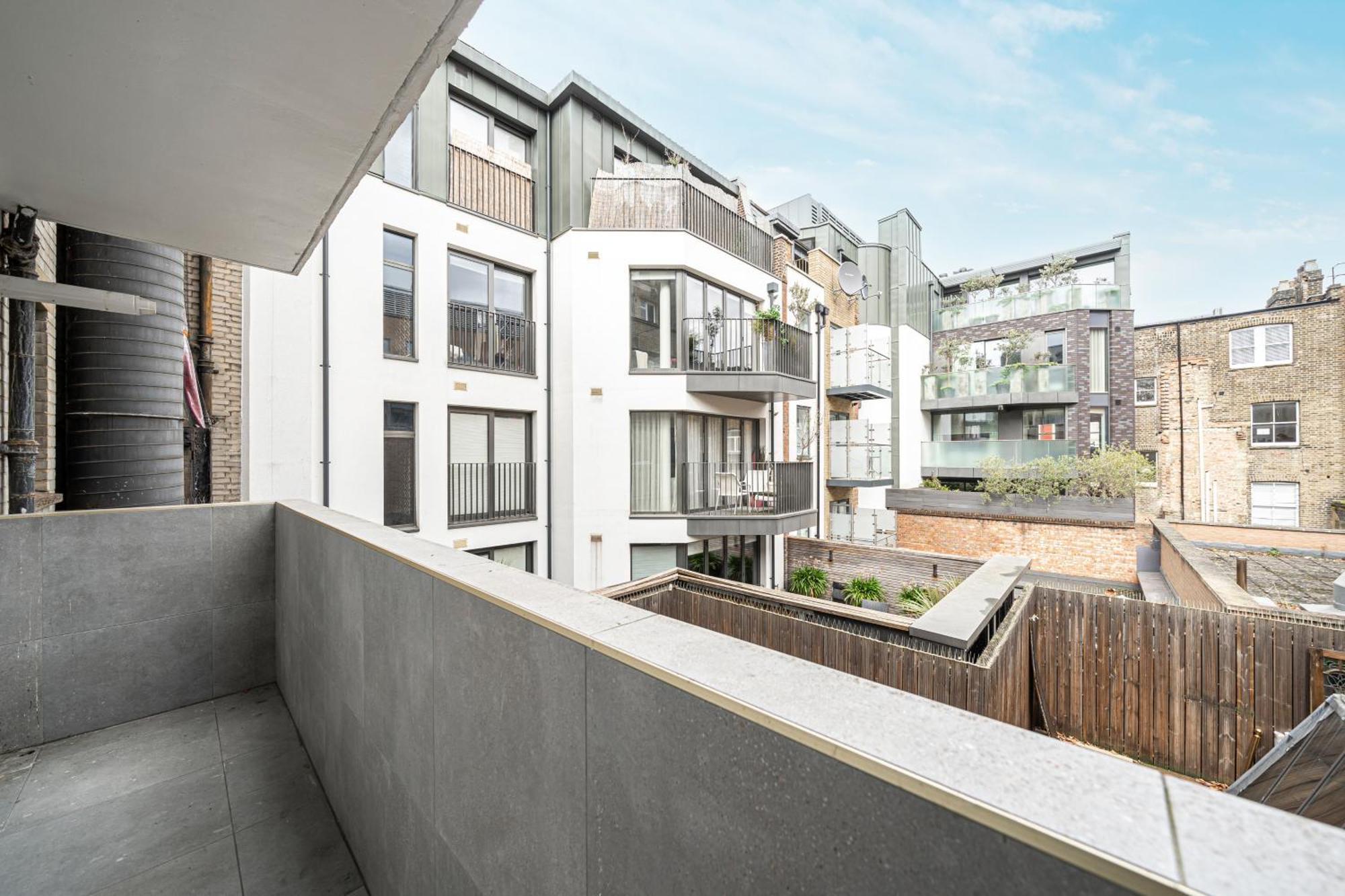 Apartment At Whitfield Street London