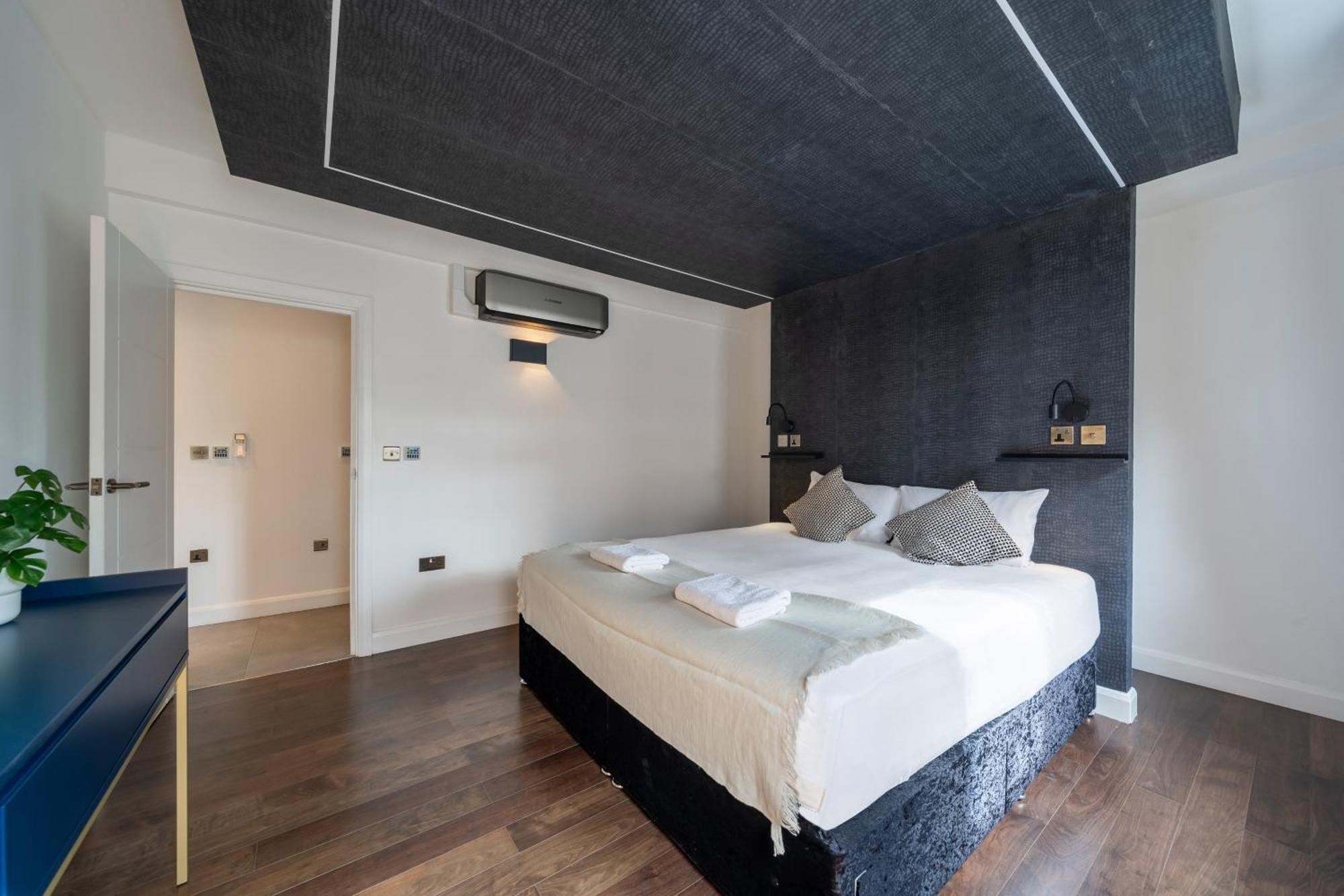 Apartment At Whitfield Street *