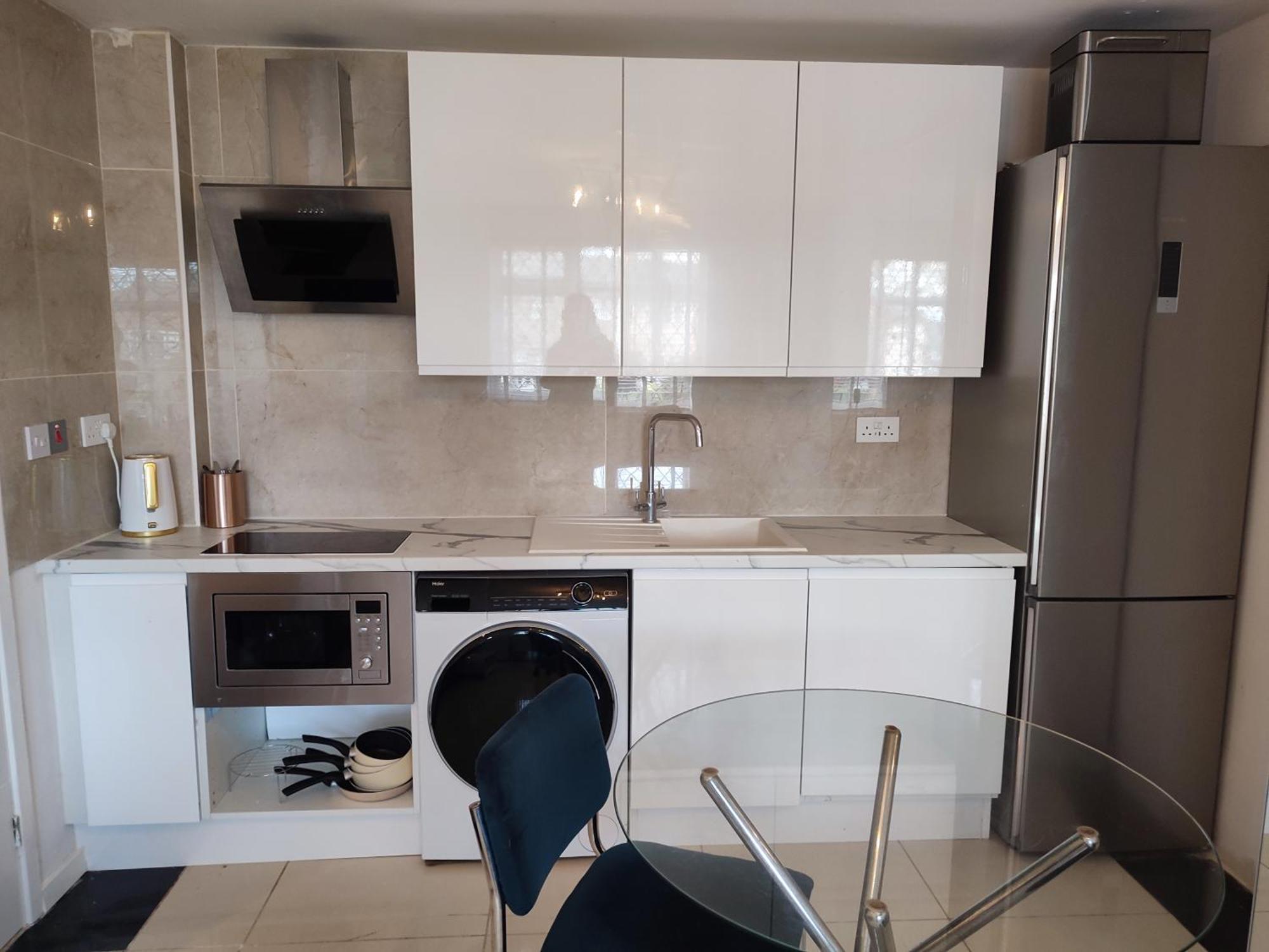 Apartment Bright And Spacious Studio Flat London