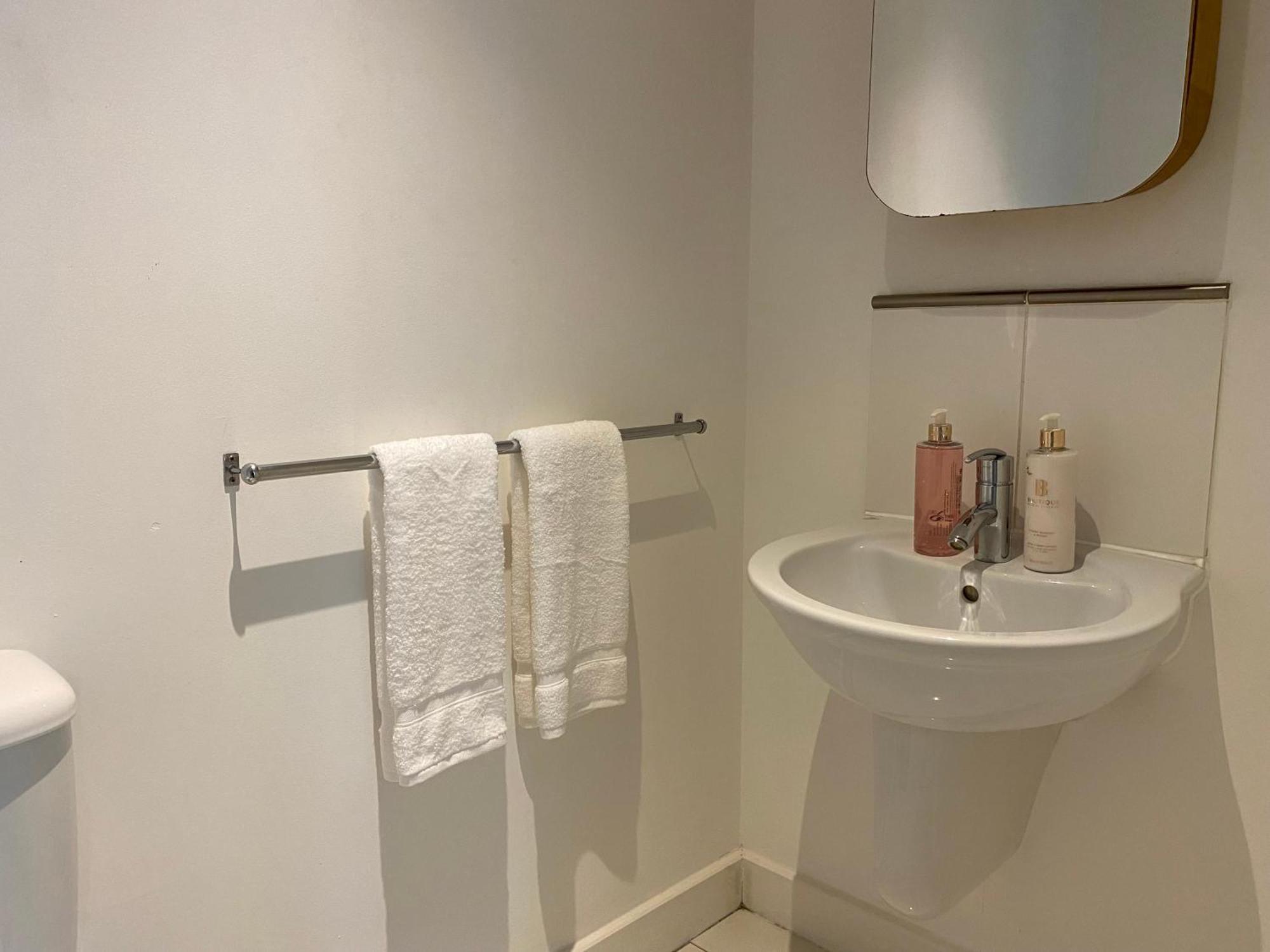 Cosy 3 Bed Penthouse In Royal Docks London