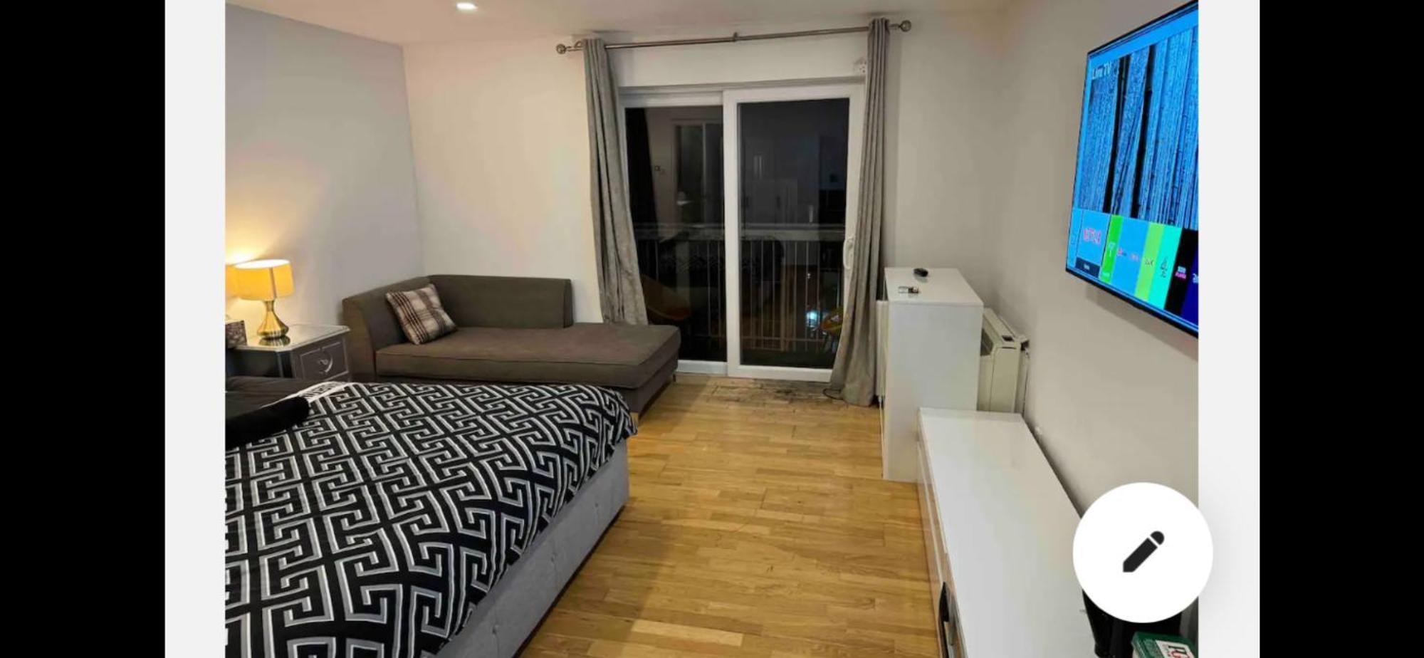 Homestay En-suite With A Superking Size Bed And Balcony London