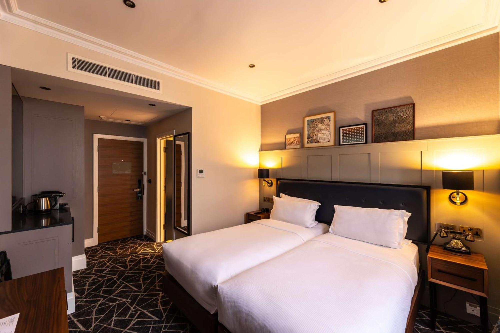 100 Queen's Gate London, Curio Collection By Hilton Hotel London