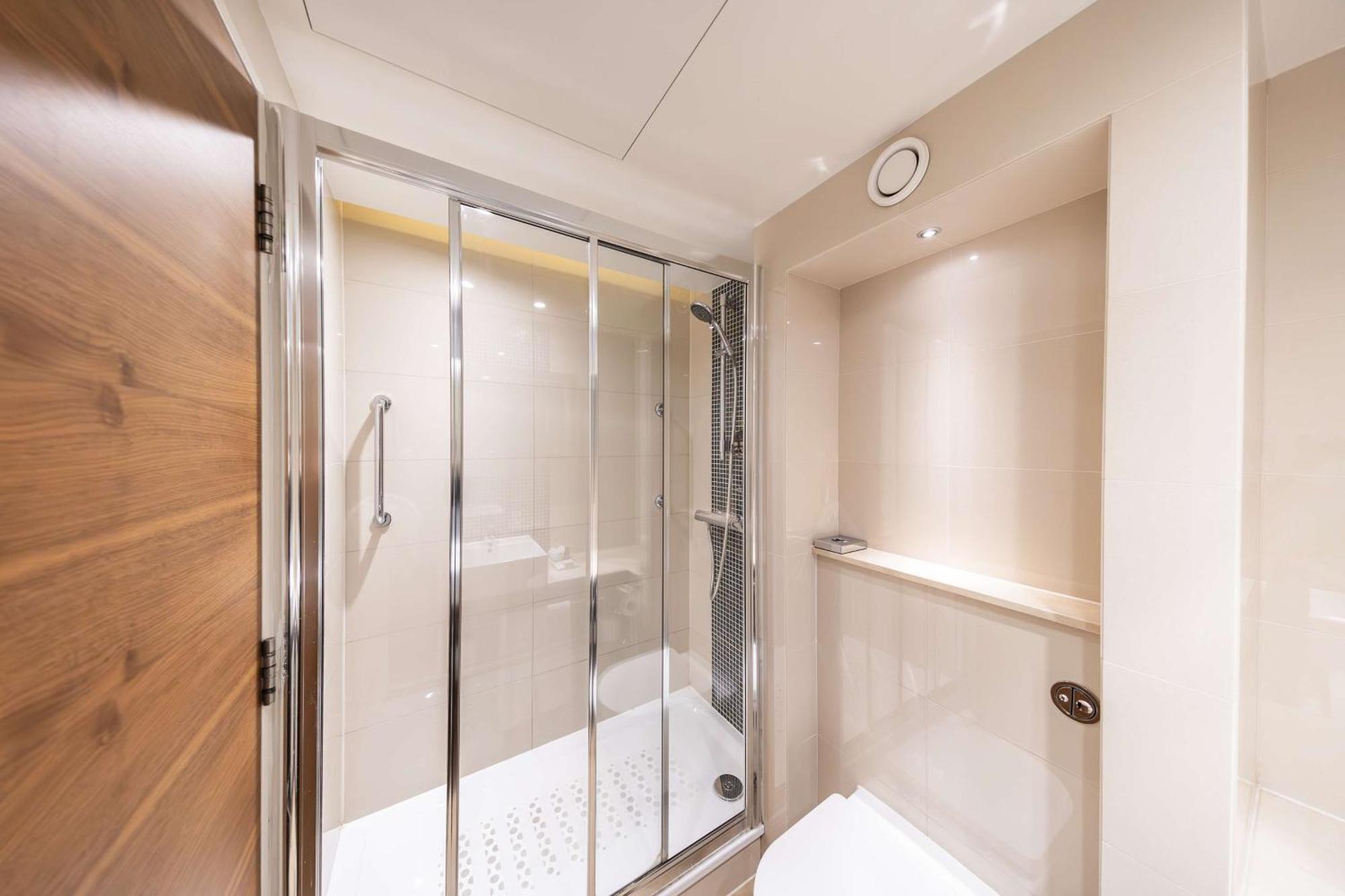 Hotel 100 Queen's Gate London, Curio Collection By Hilton London