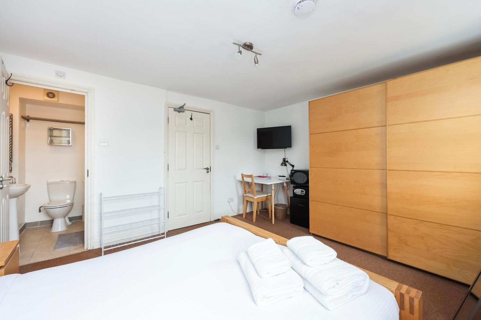 Lovely One Bedroom Ensuite Apartment London