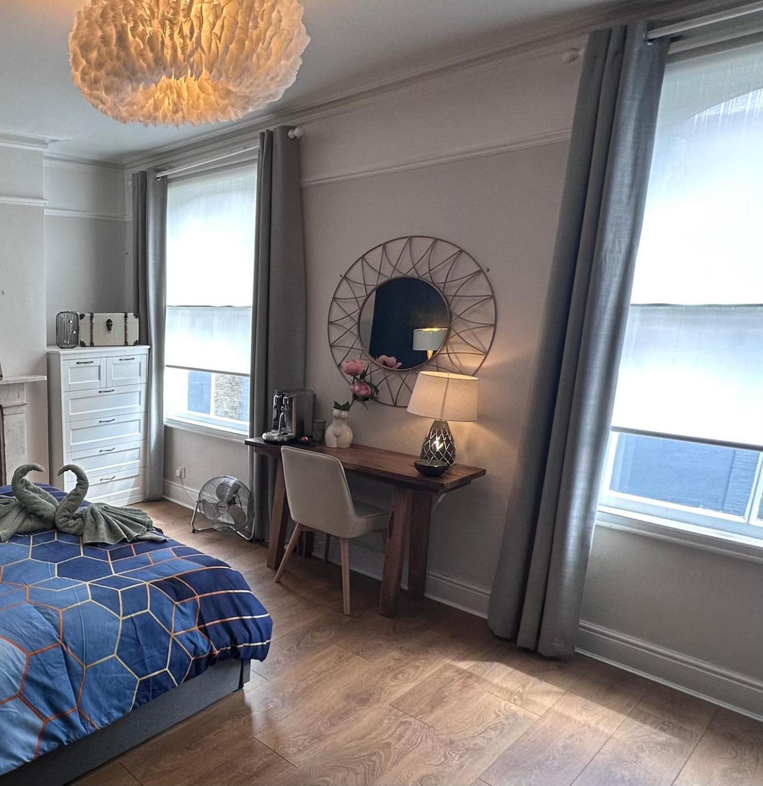 Homestay Large Bedroom In Beautiful House
