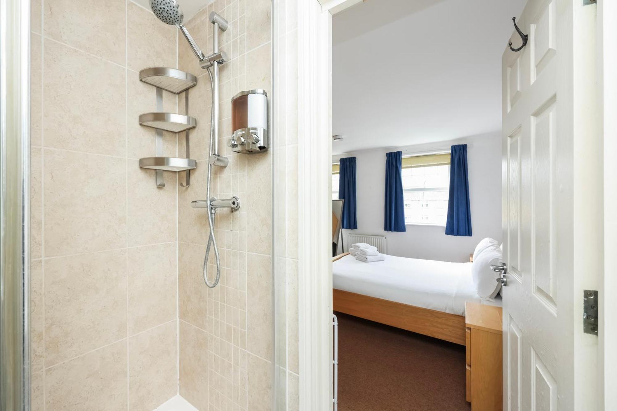 Double Rm And Ensuite In Clapham Apartment London