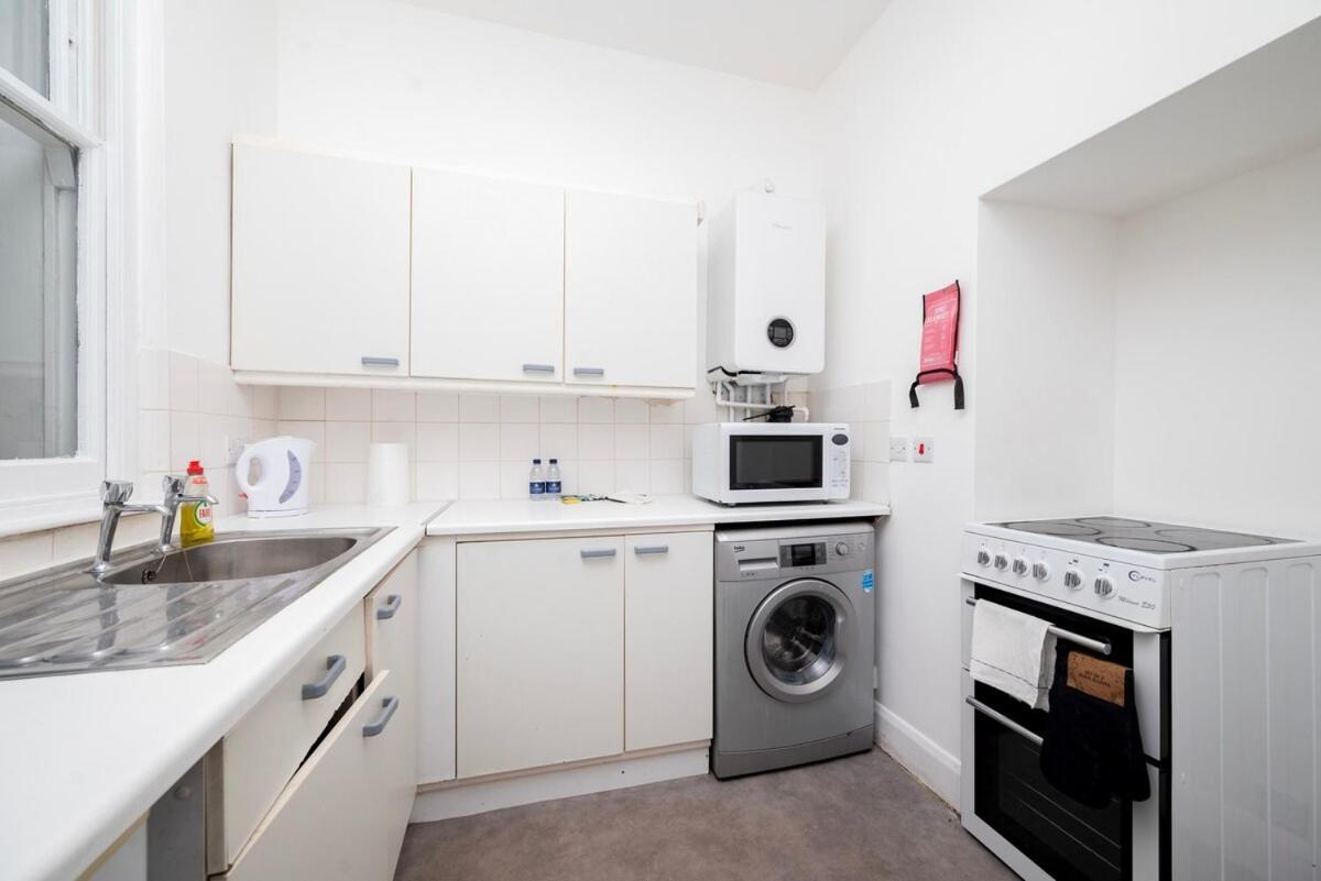 Apartment Spacious Minimalist 1br Flat In