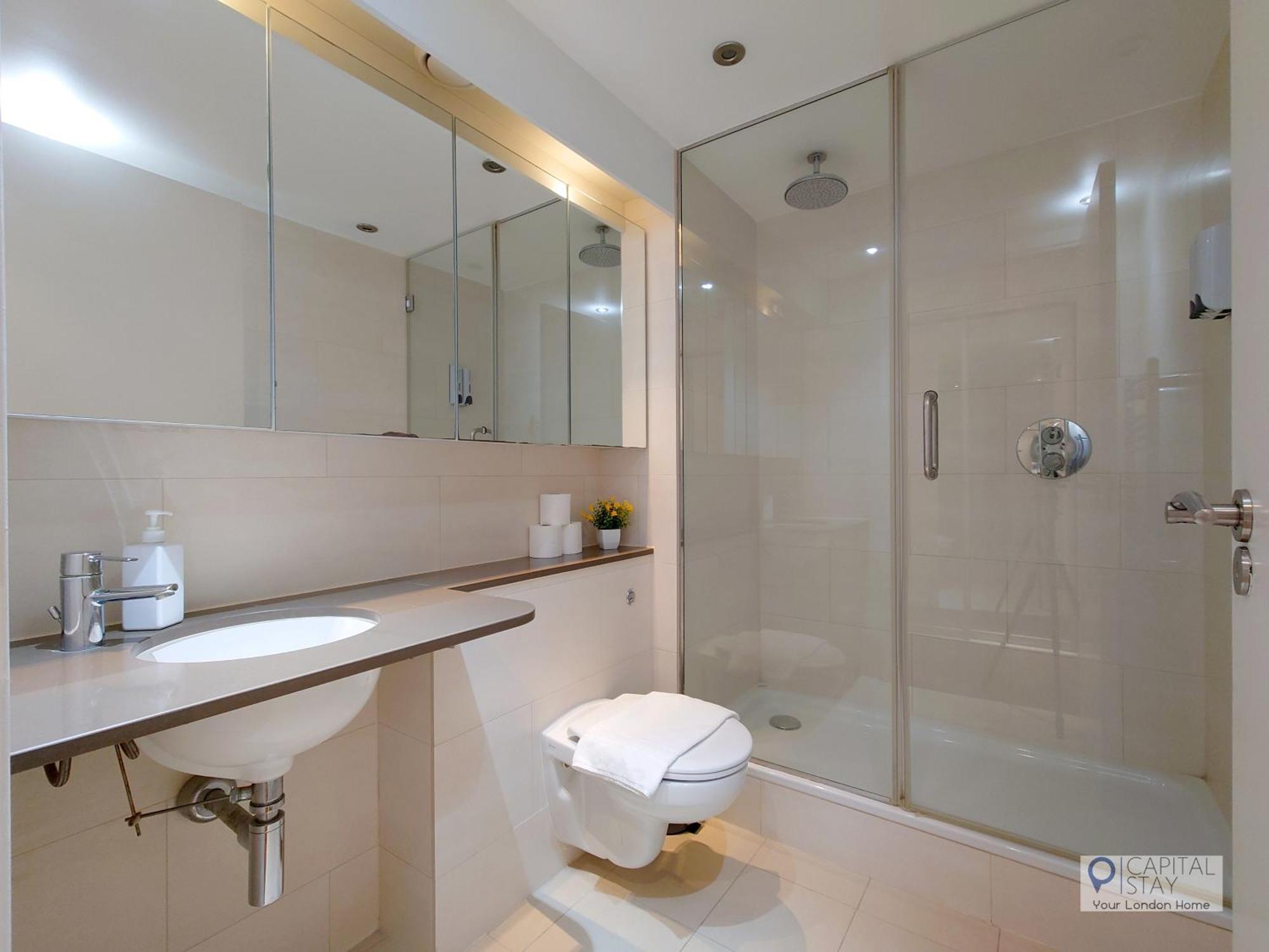 Deluxe Two Bed By Excel & O2